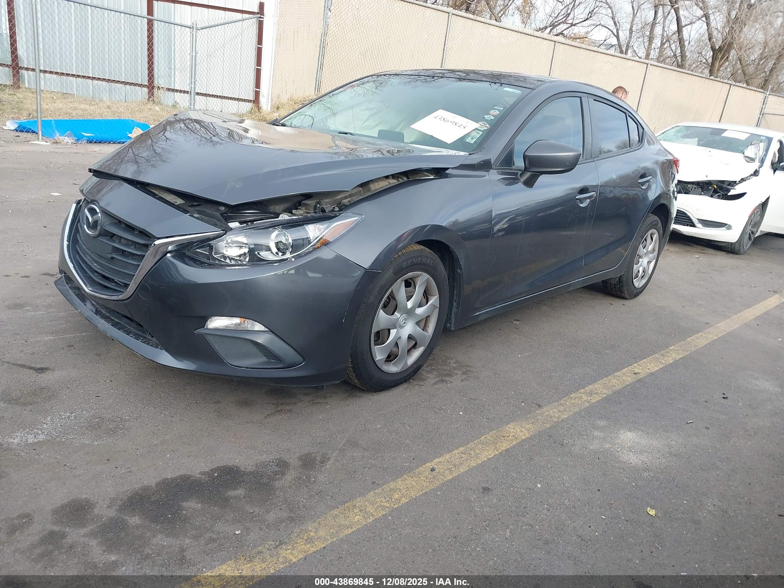 MAZDA MAZDA3 image 2