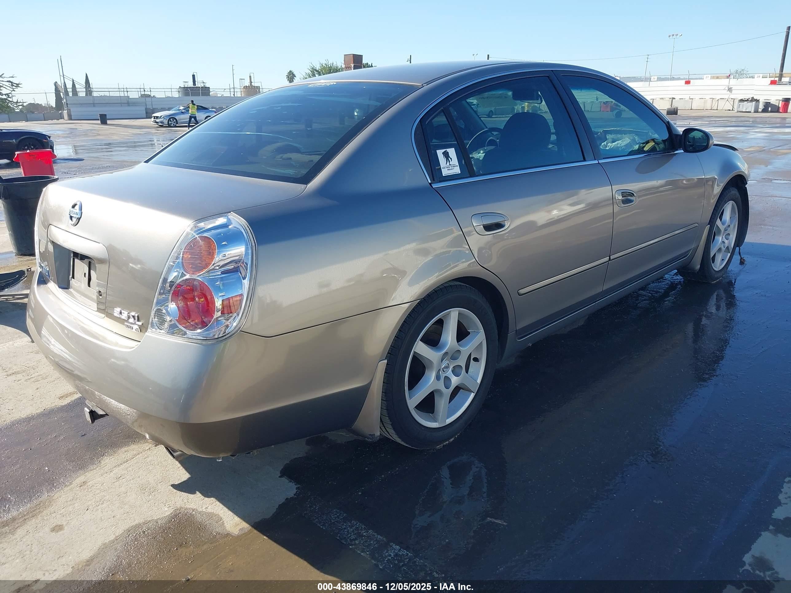 NISSAN ALTIMA image 4
