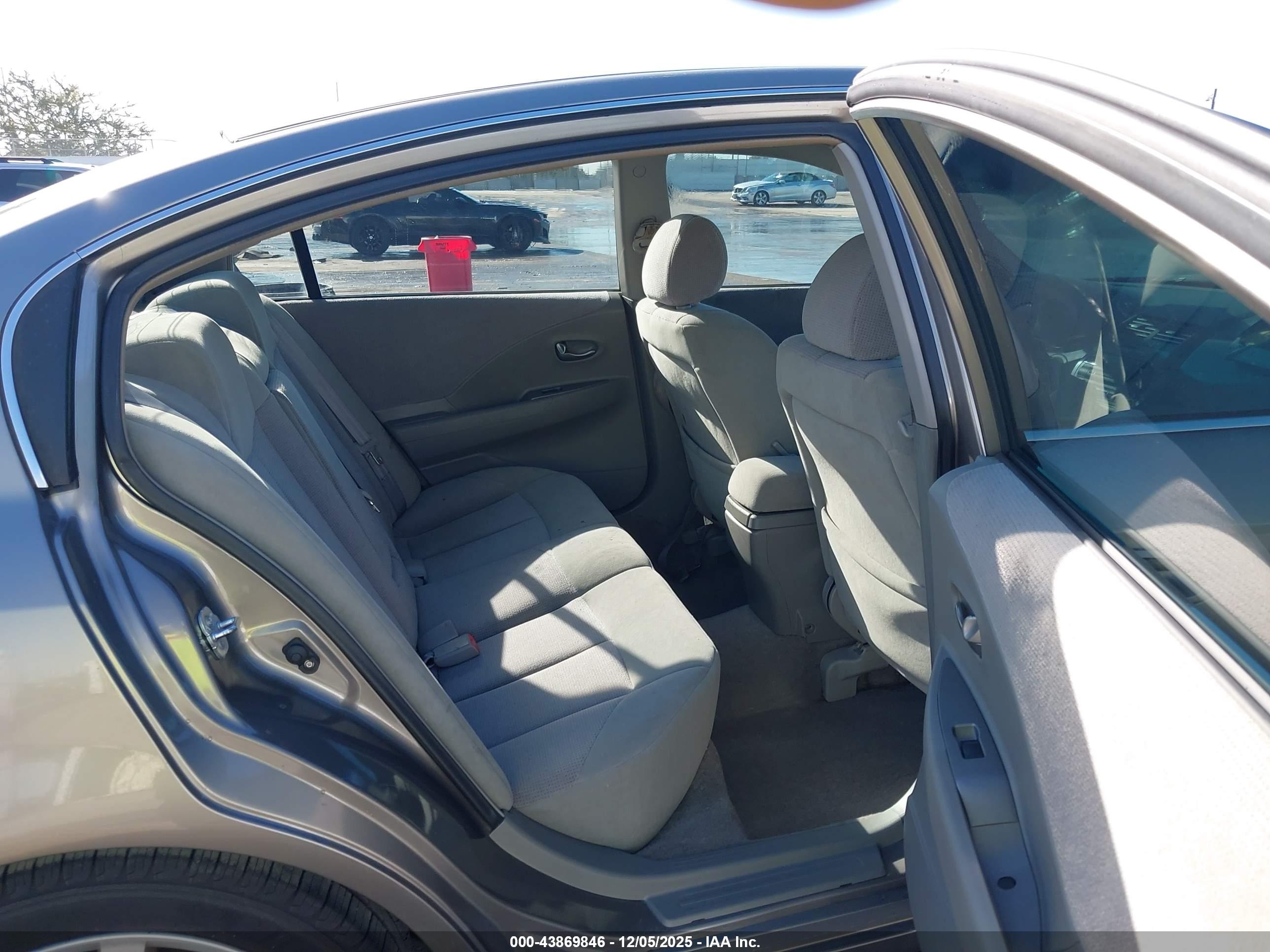 NISSAN ALTIMA image 8