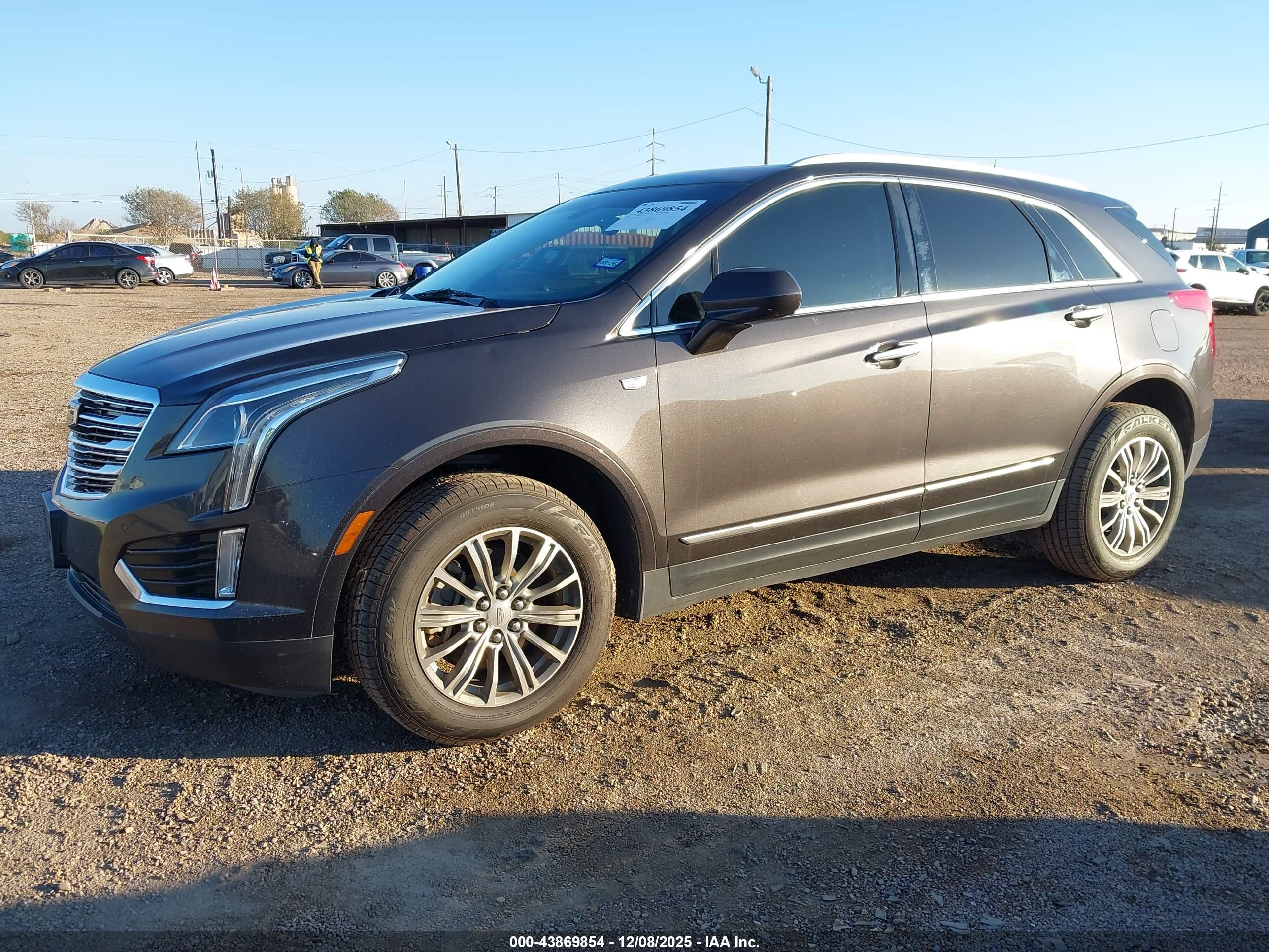 CADILLAC XT5 image 2