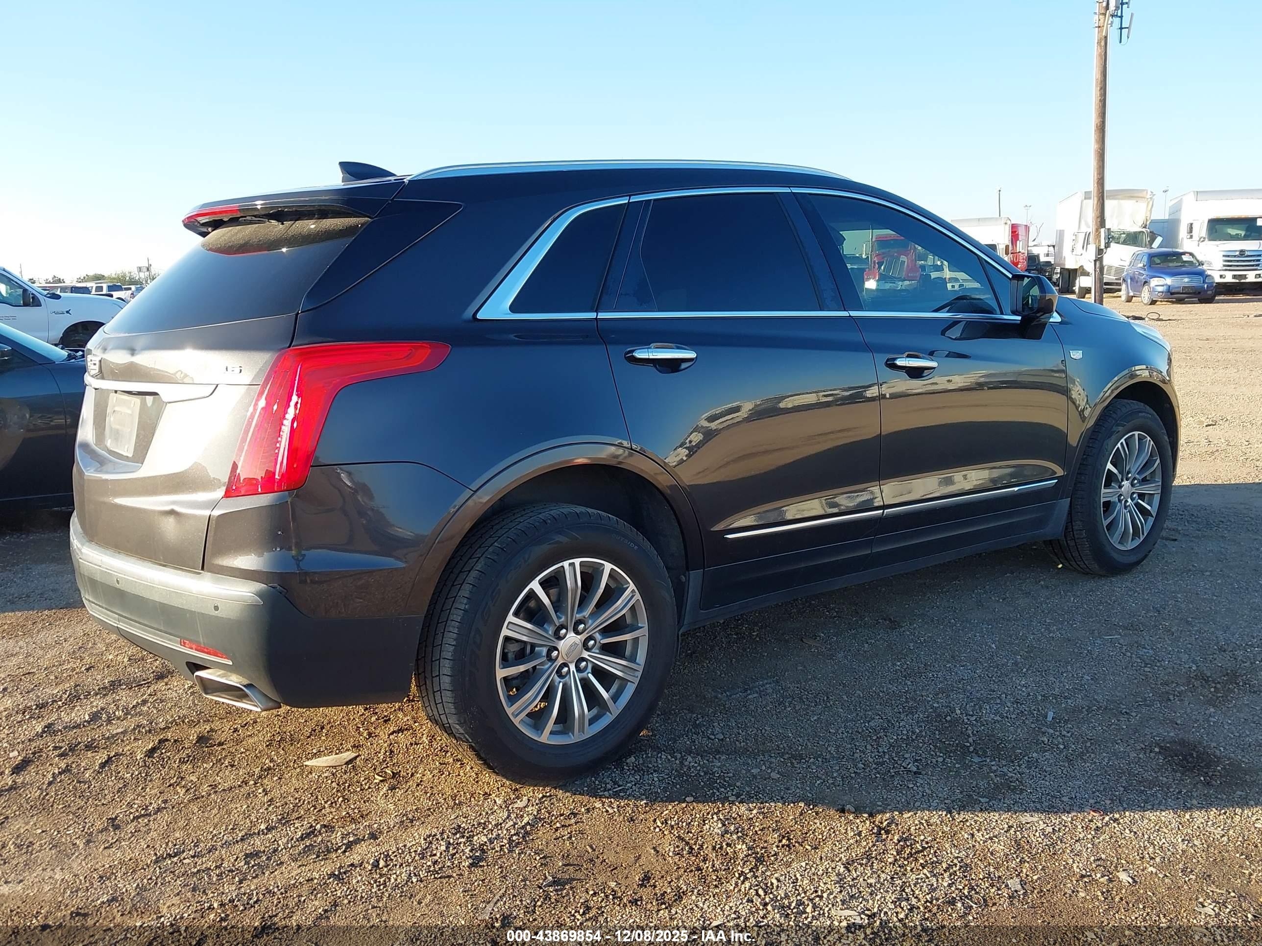 CADILLAC XT5 image 4