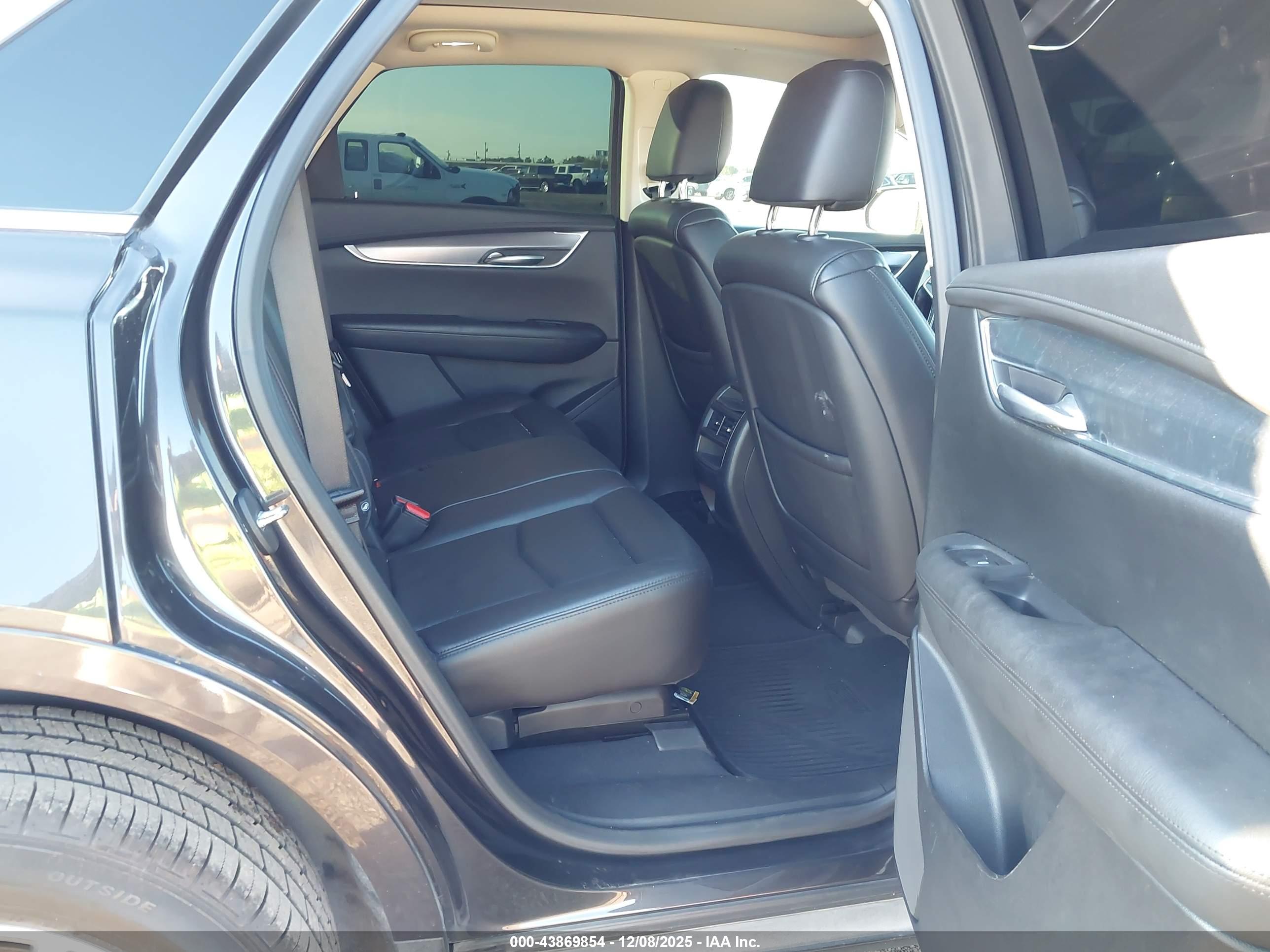 CADILLAC XT5 image 8