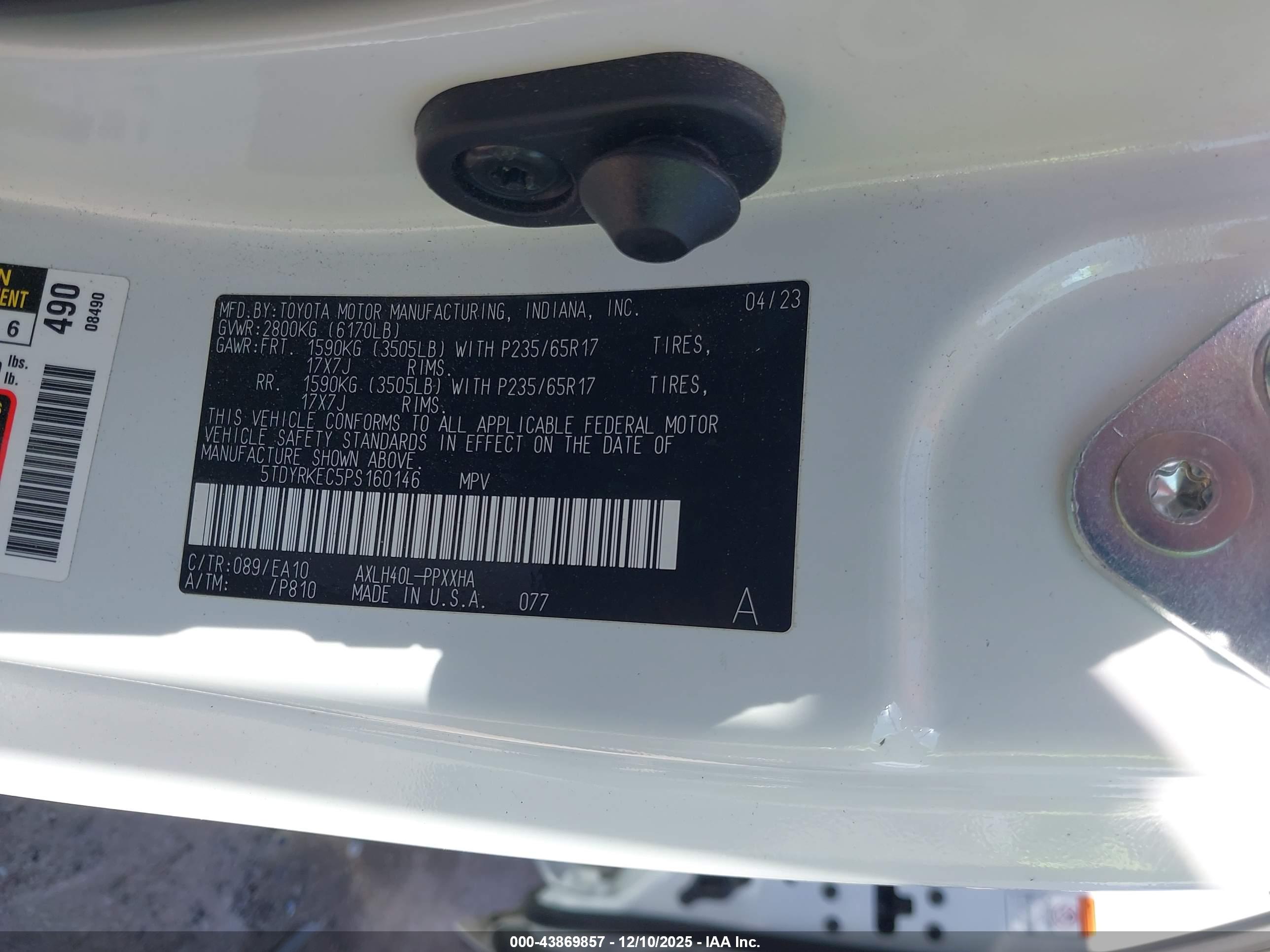 TOYOTA SIENNA image 9