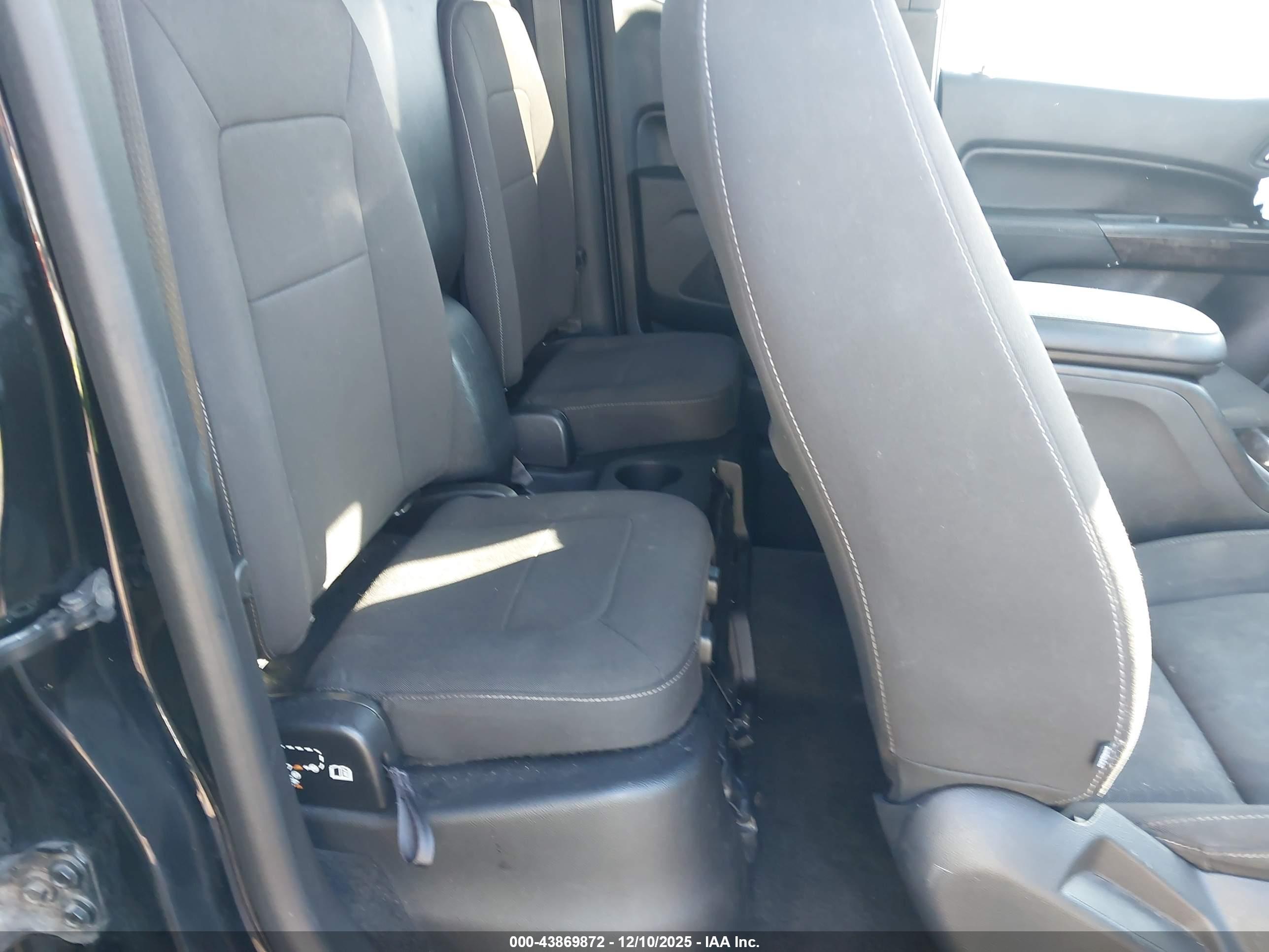 GMC CANYON image 8