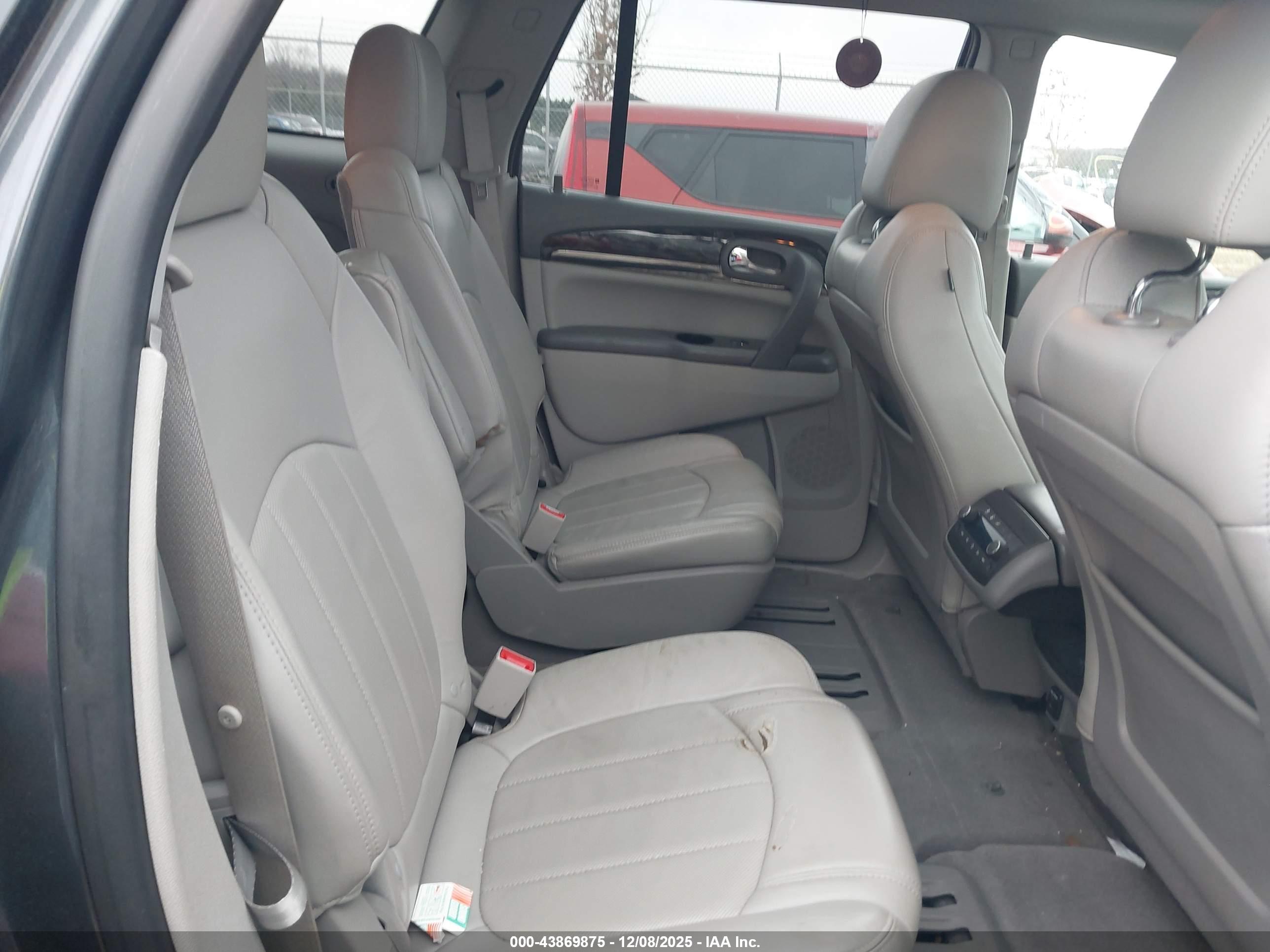 BUICK ENCLAVE image 8