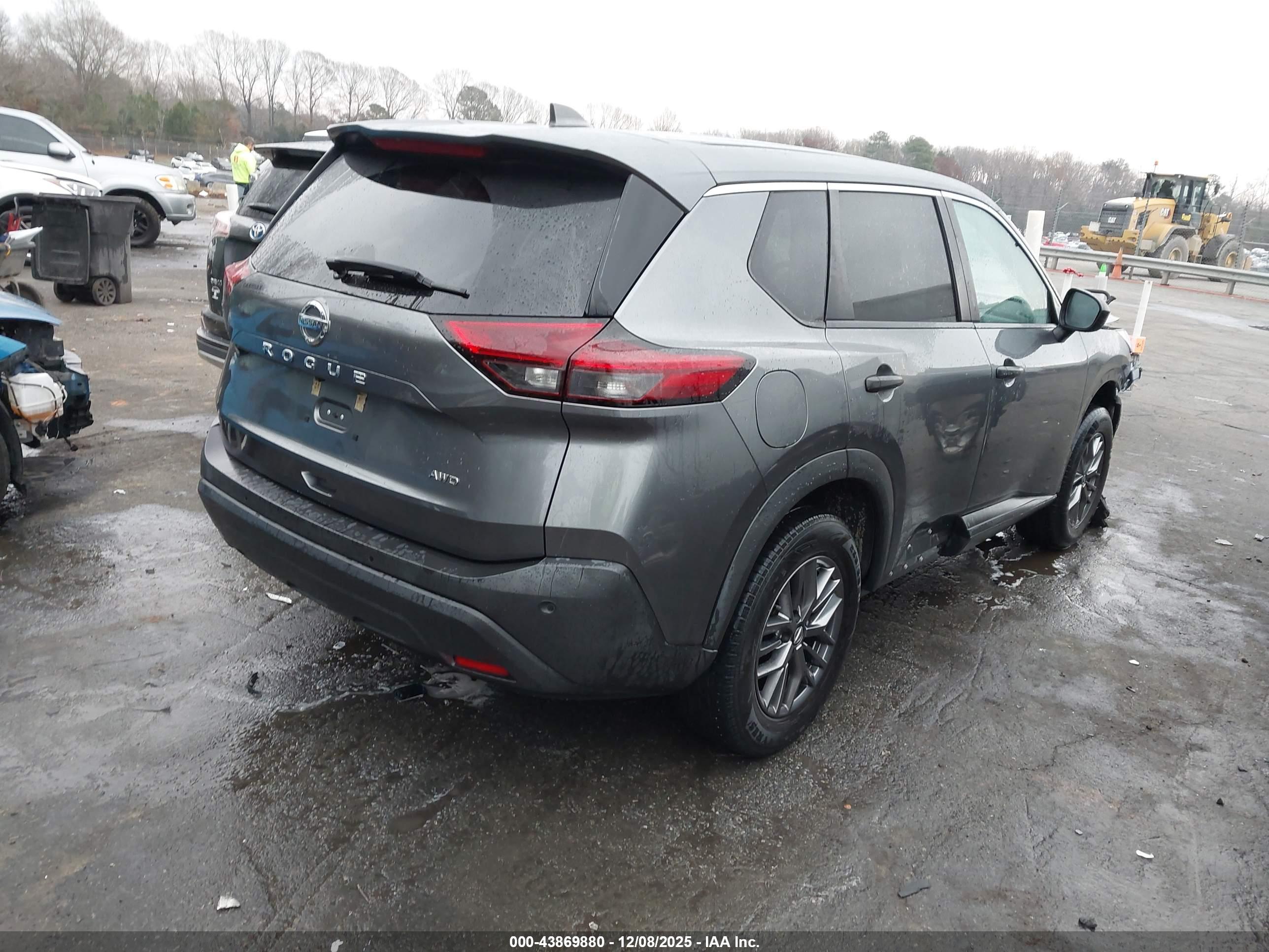 NISSAN ROGUE image 4
