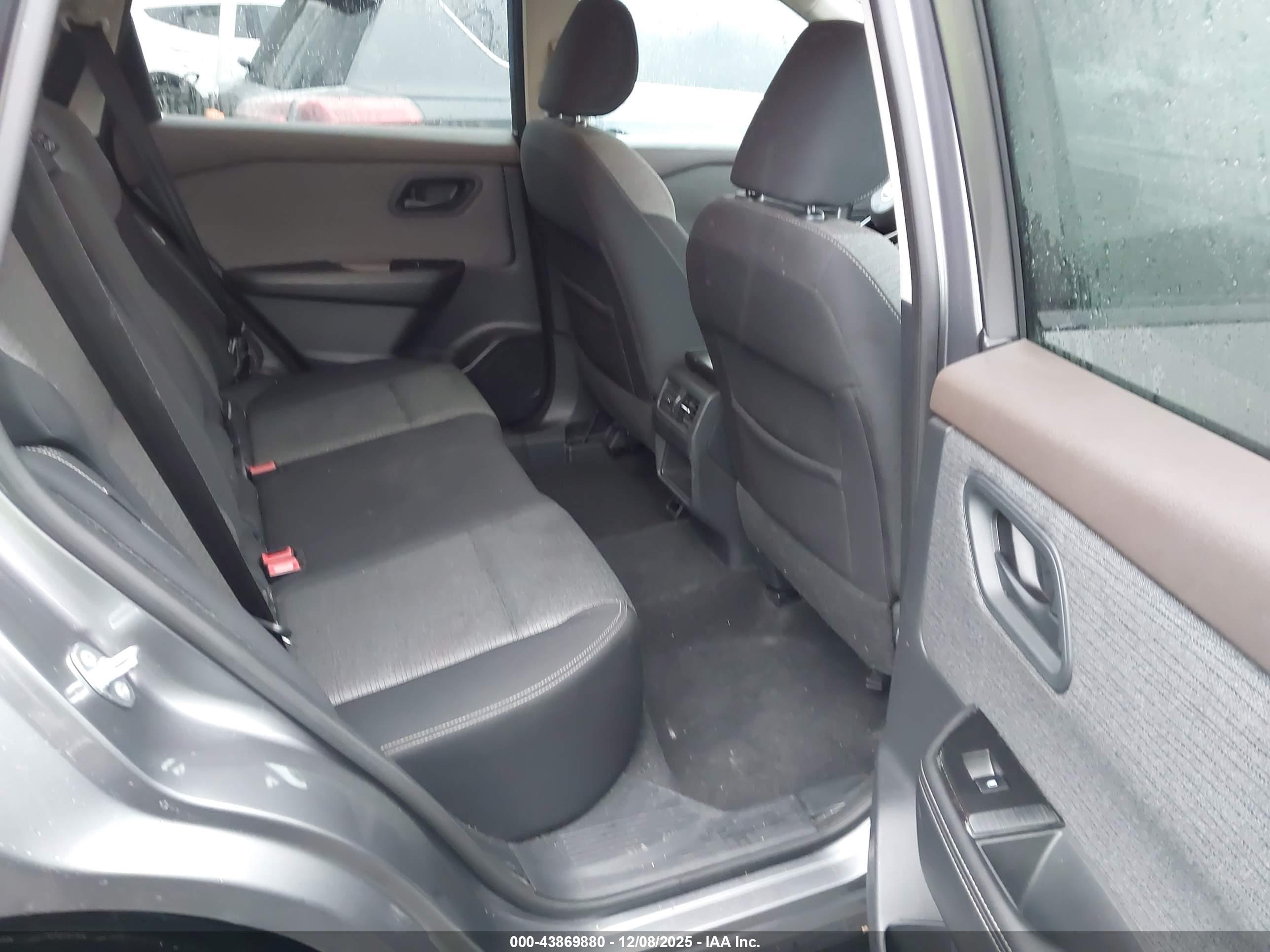 NISSAN ROGUE image 8