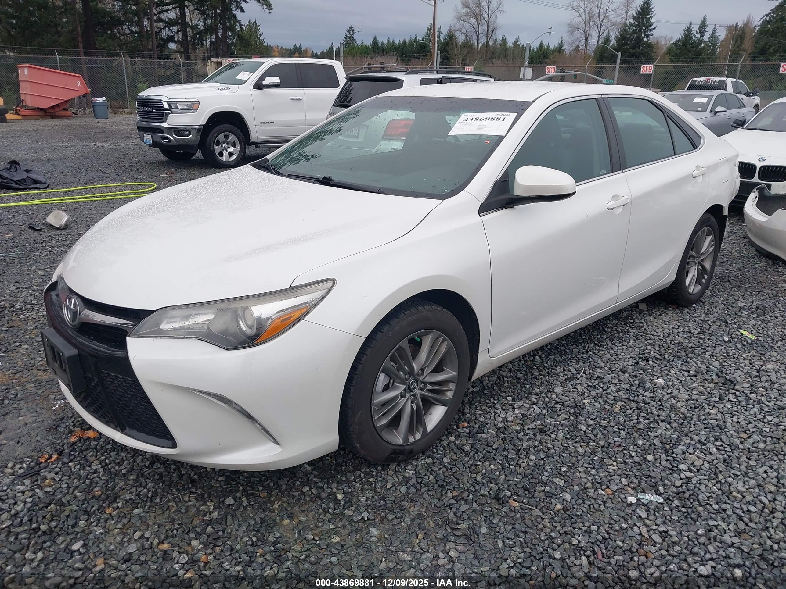 TOYOTA CAMRY image 2