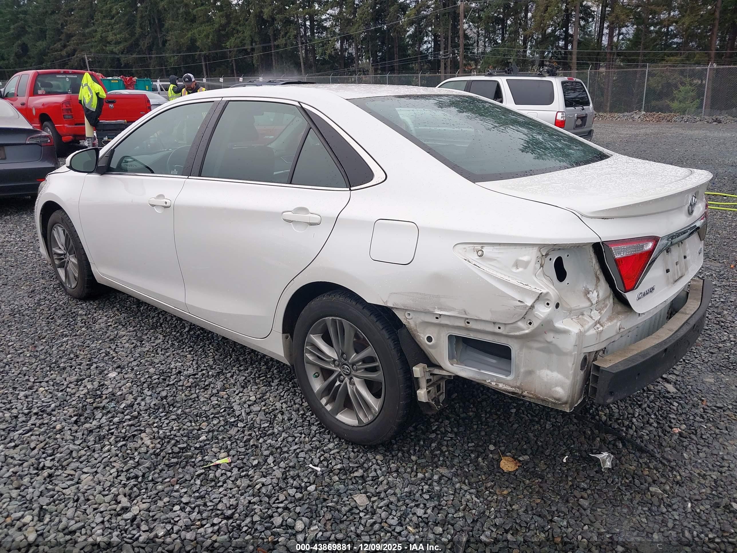 TOYOTA CAMRY image 3