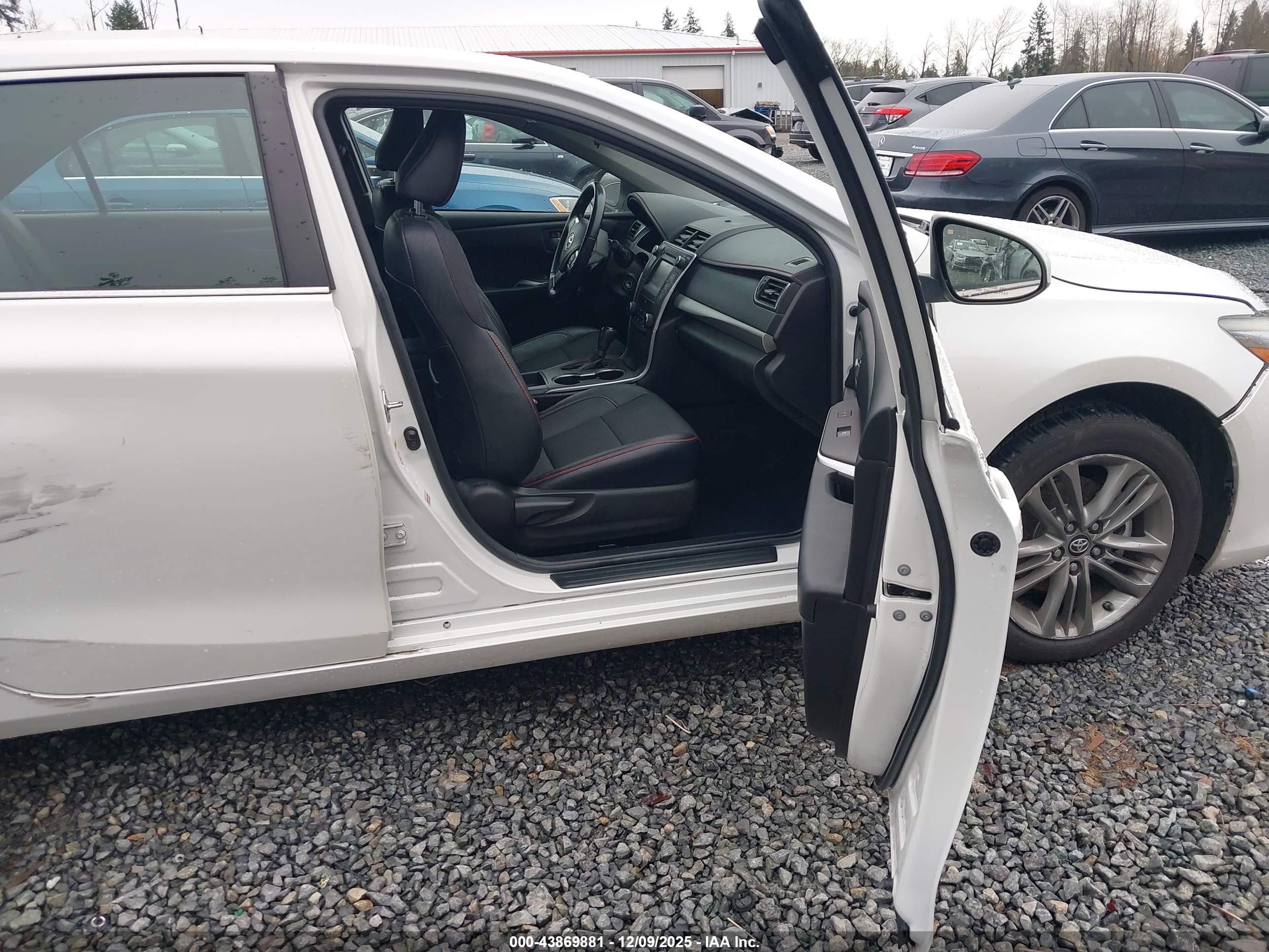 TOYOTA CAMRY image 5