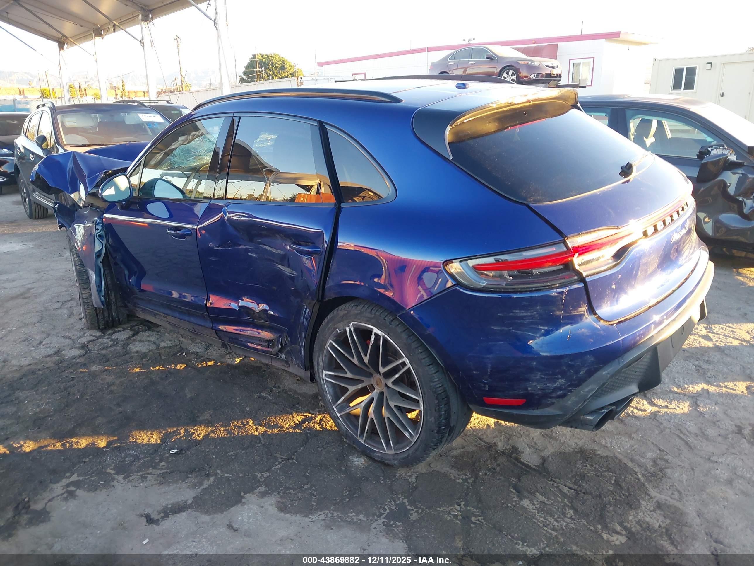 PORSCHE MACAN image 3