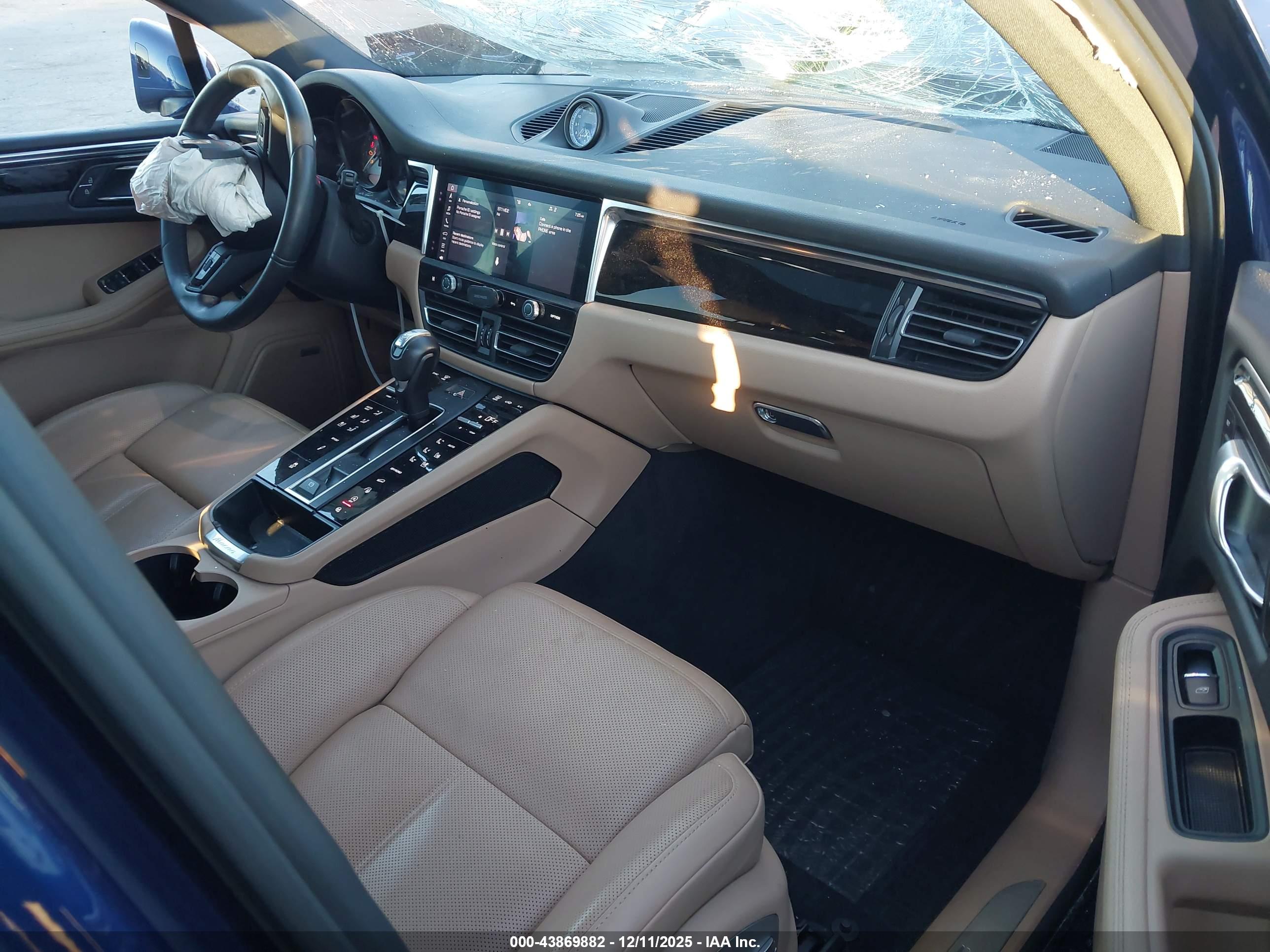PORSCHE MACAN image 5
