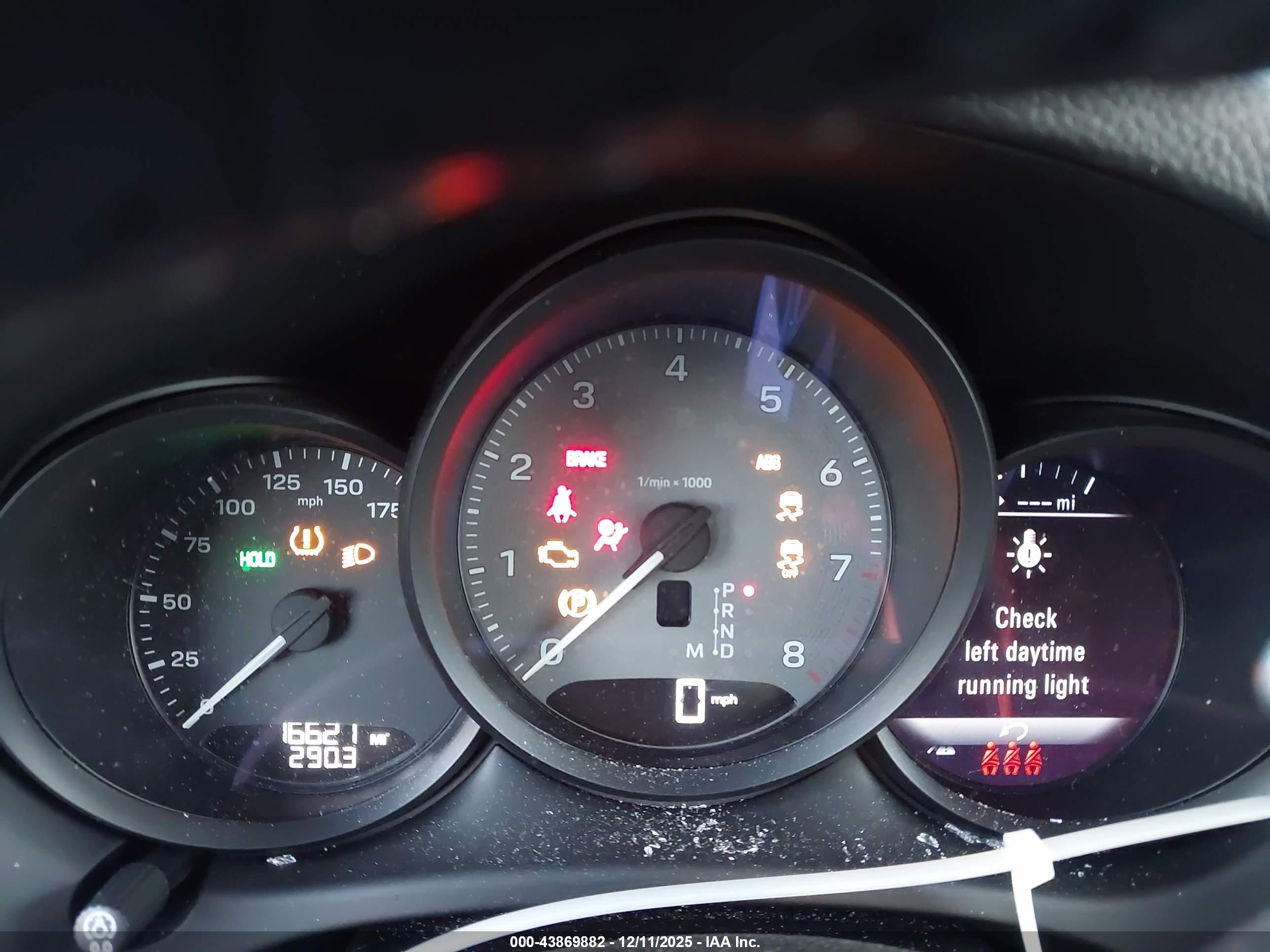 PORSCHE MACAN image 7