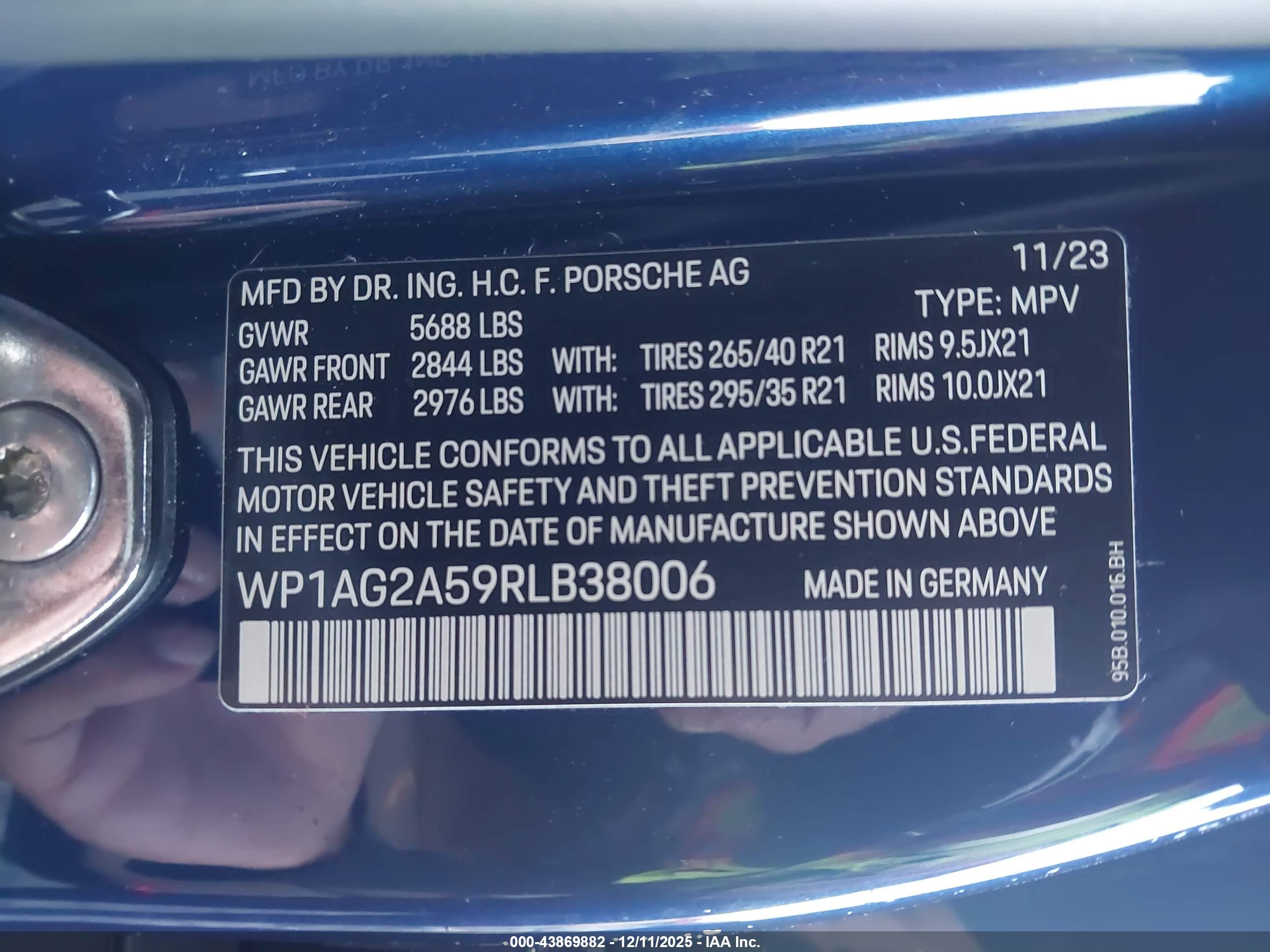 PORSCHE MACAN image 9