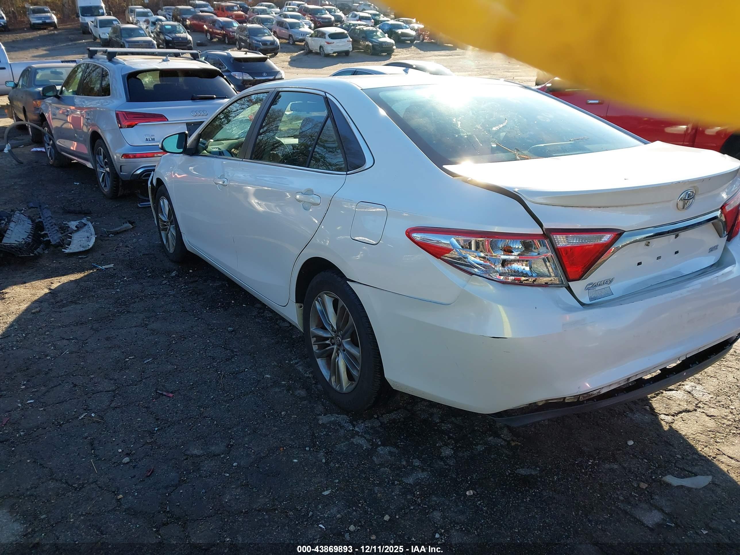 TOYOTA CAMRY image 3