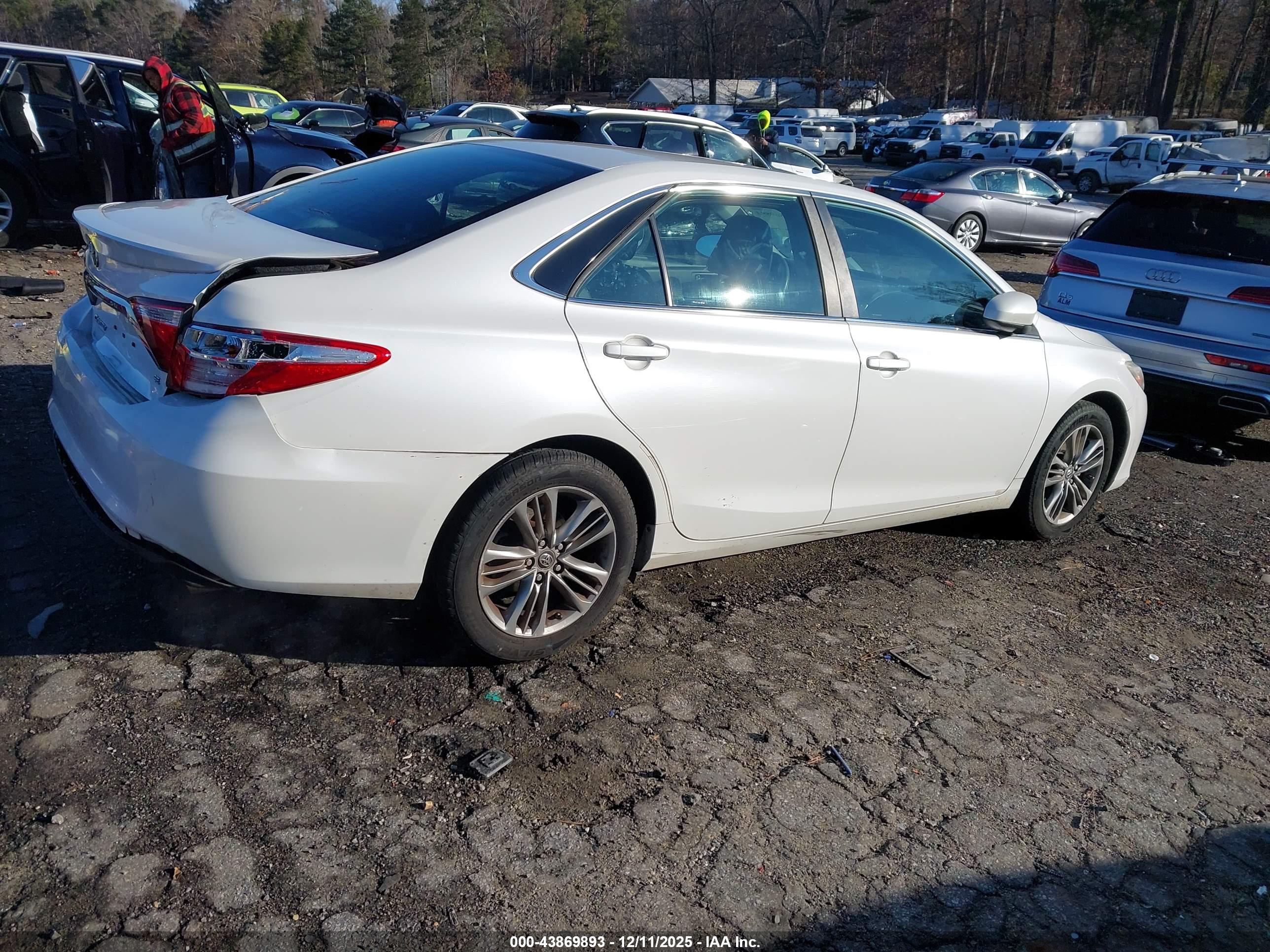 TOYOTA CAMRY image 4
