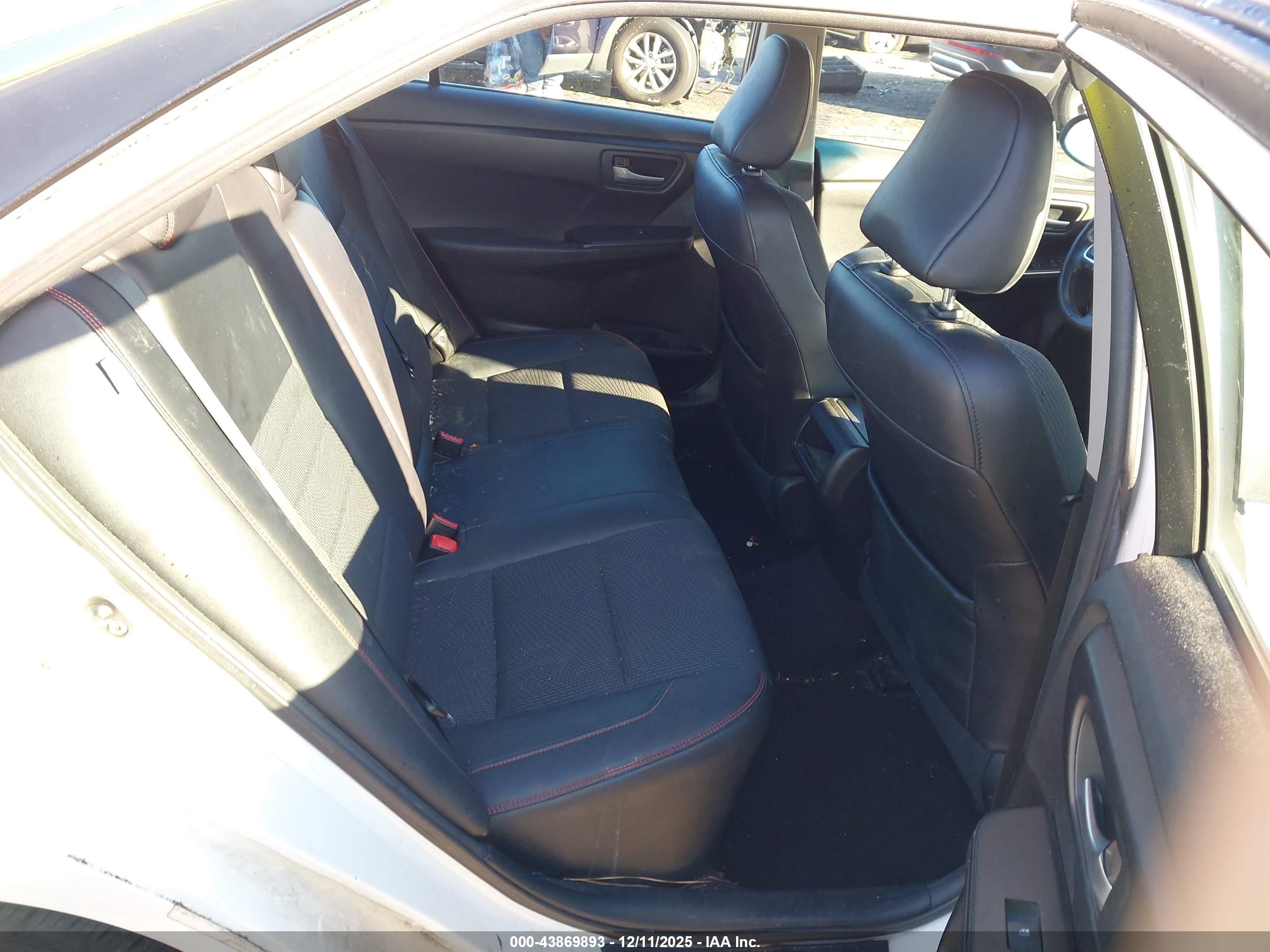 TOYOTA CAMRY image 8