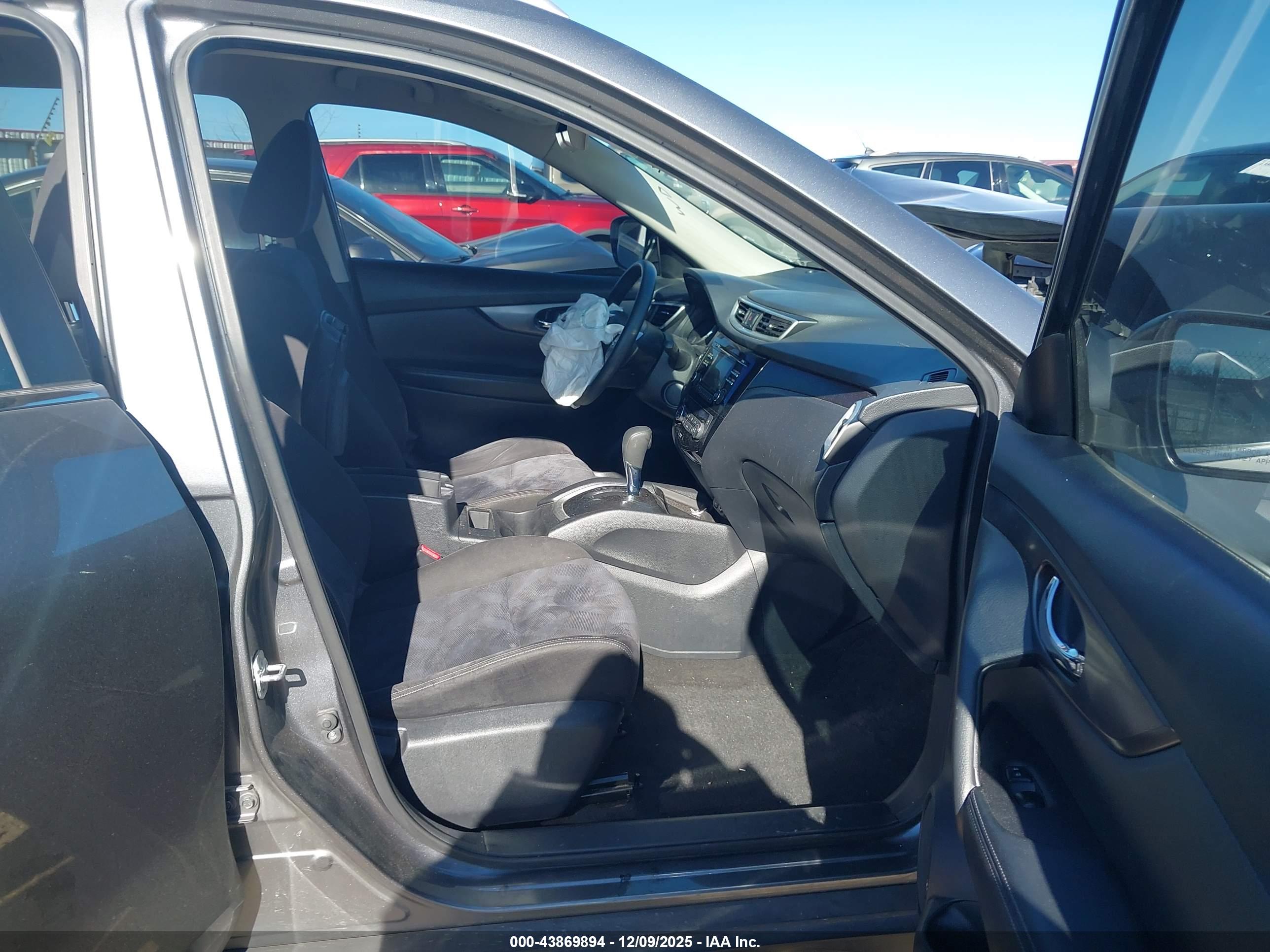 NISSAN ROGUE image 5