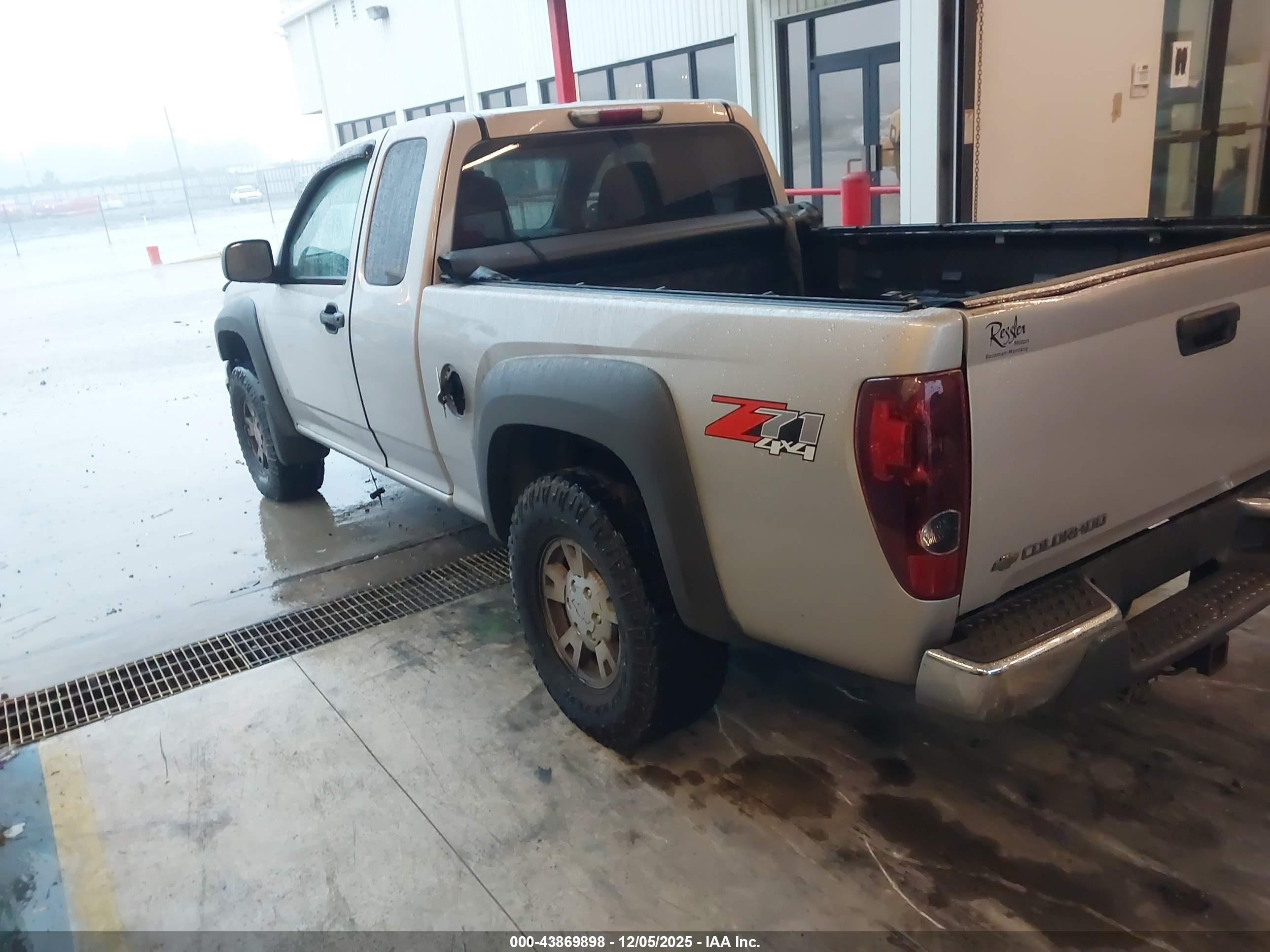 CHEVROLET COLORADO image 3