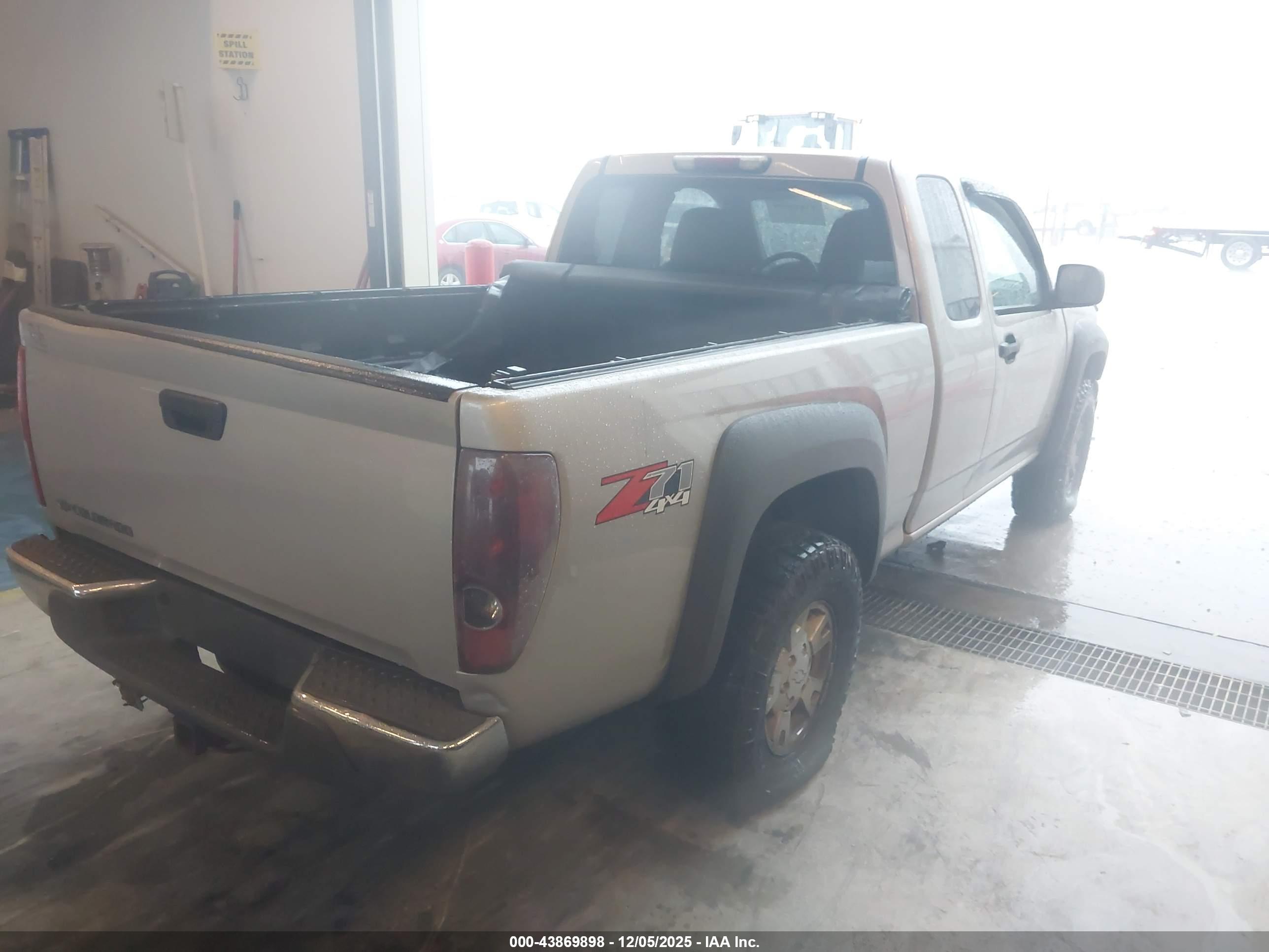 CHEVROLET COLORADO image 6