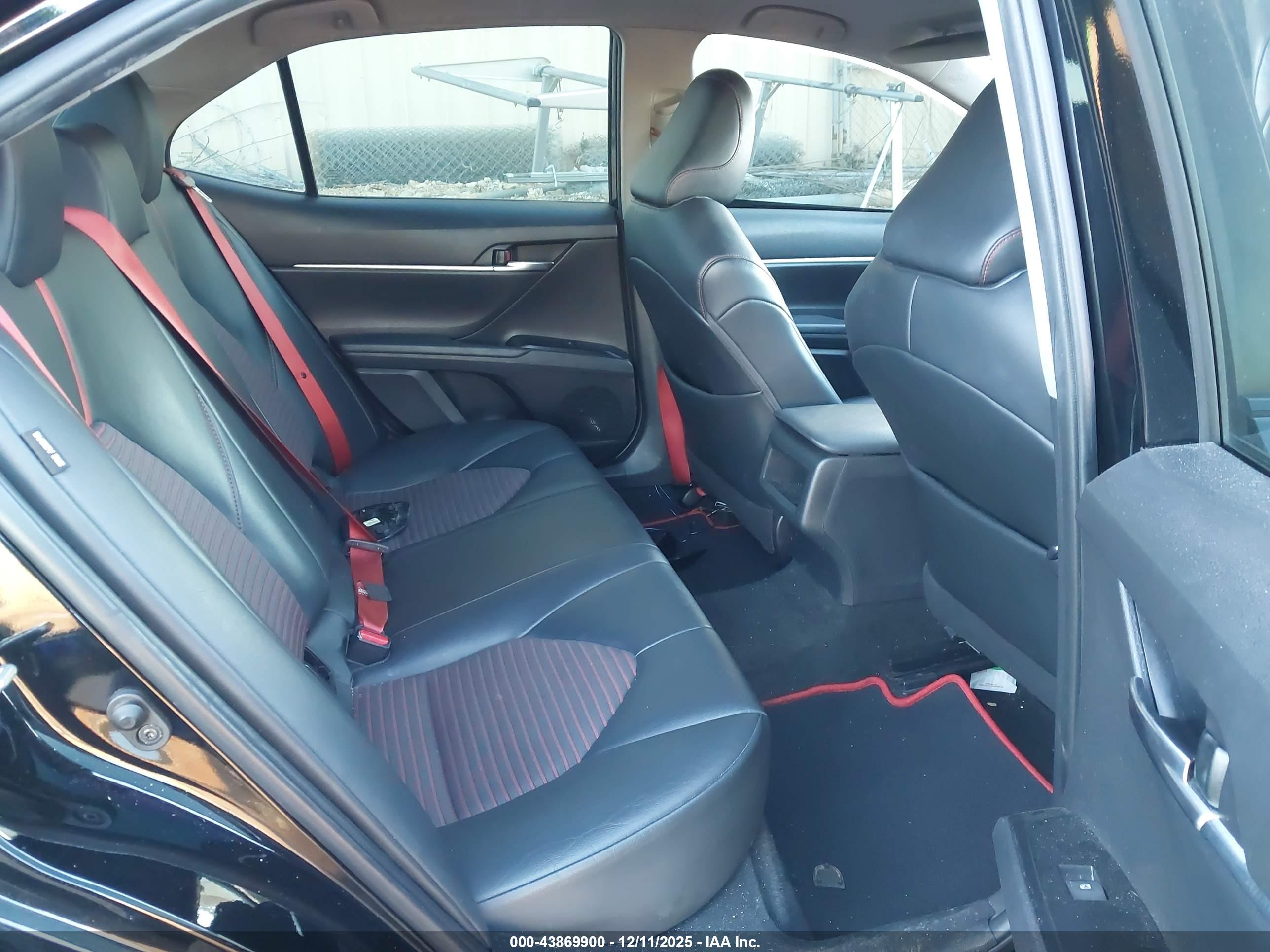TOYOTA CAMRY image 8