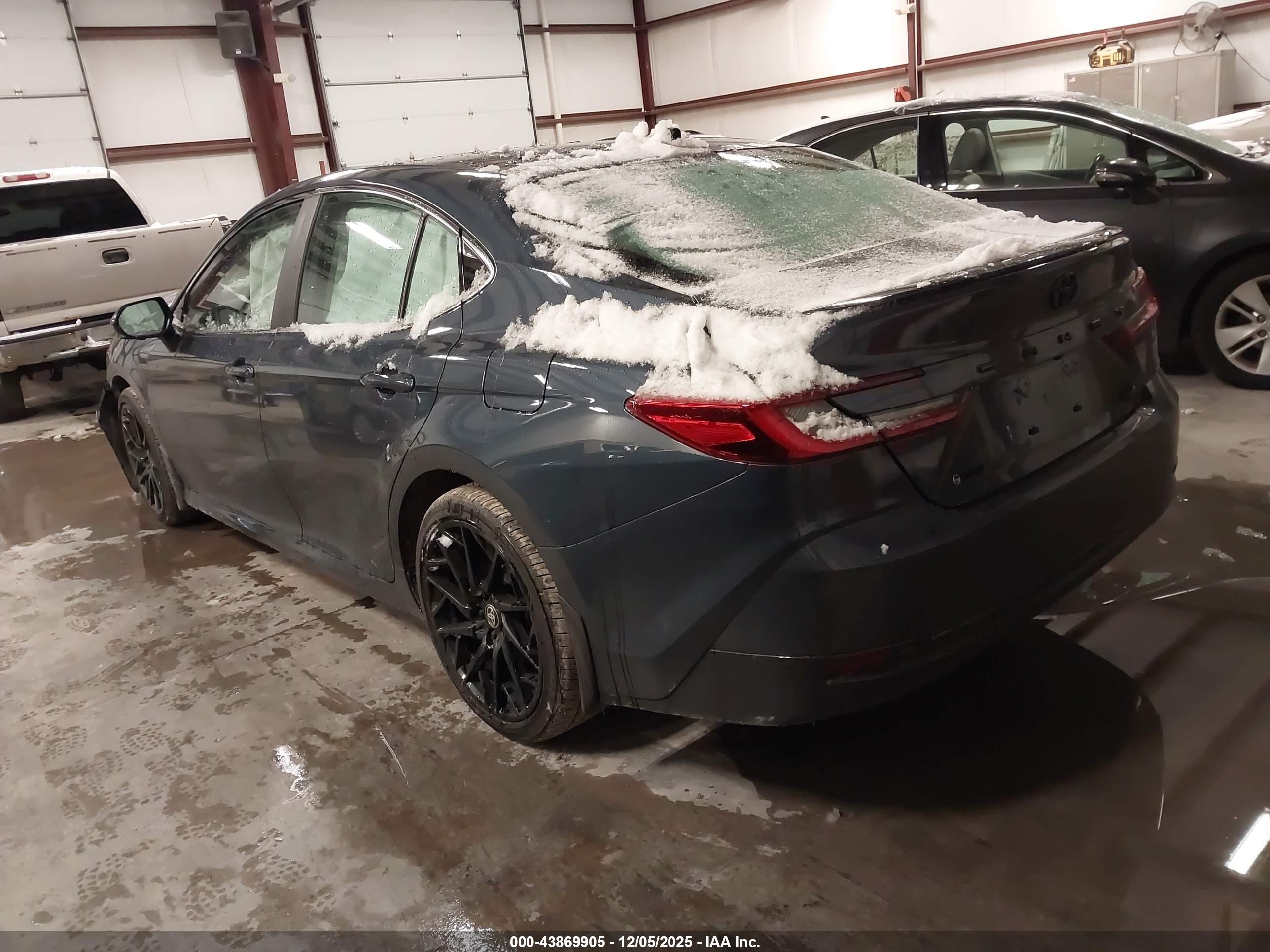 TOYOTA CAMRY image 3