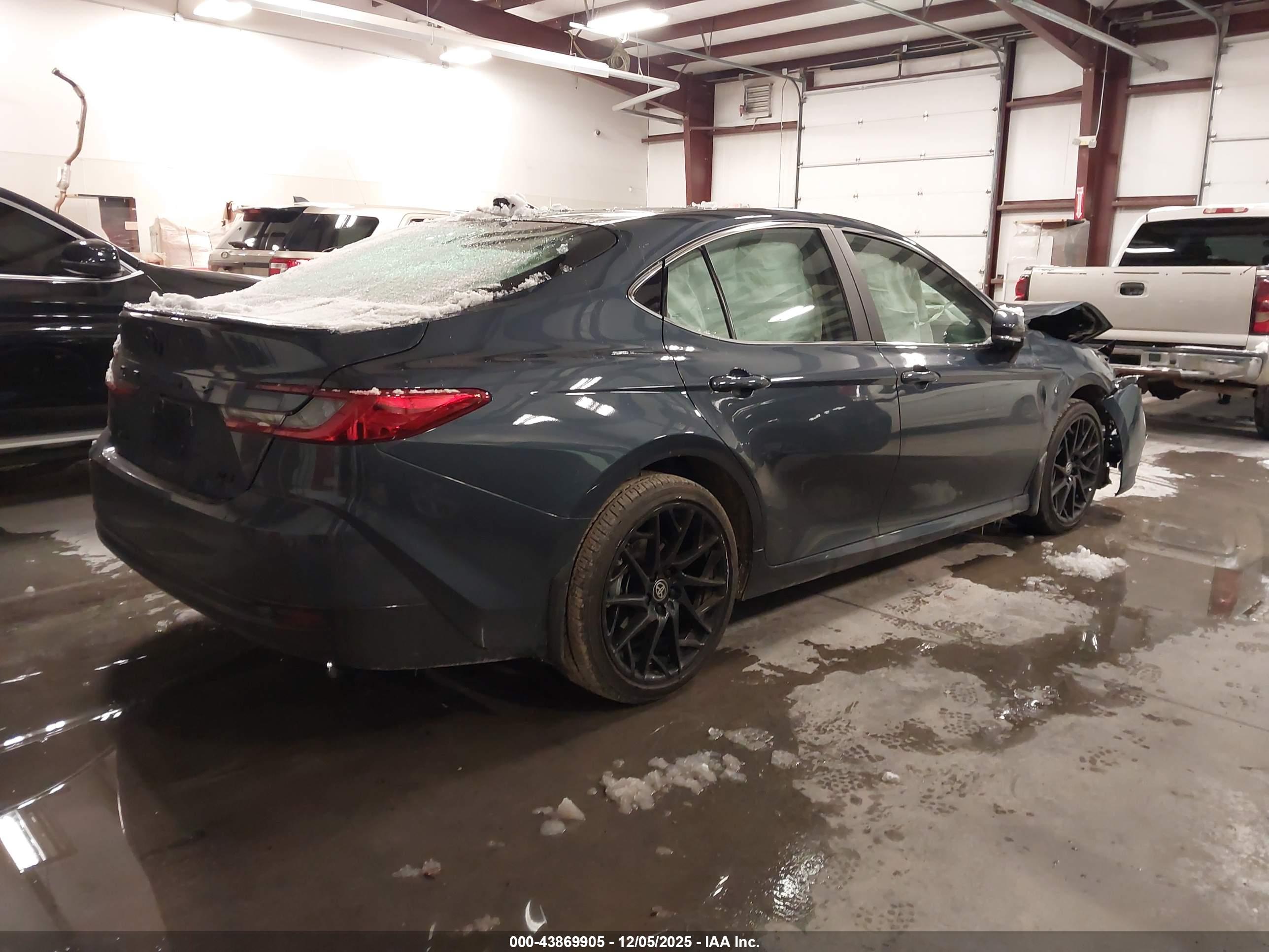 TOYOTA CAMRY image 4