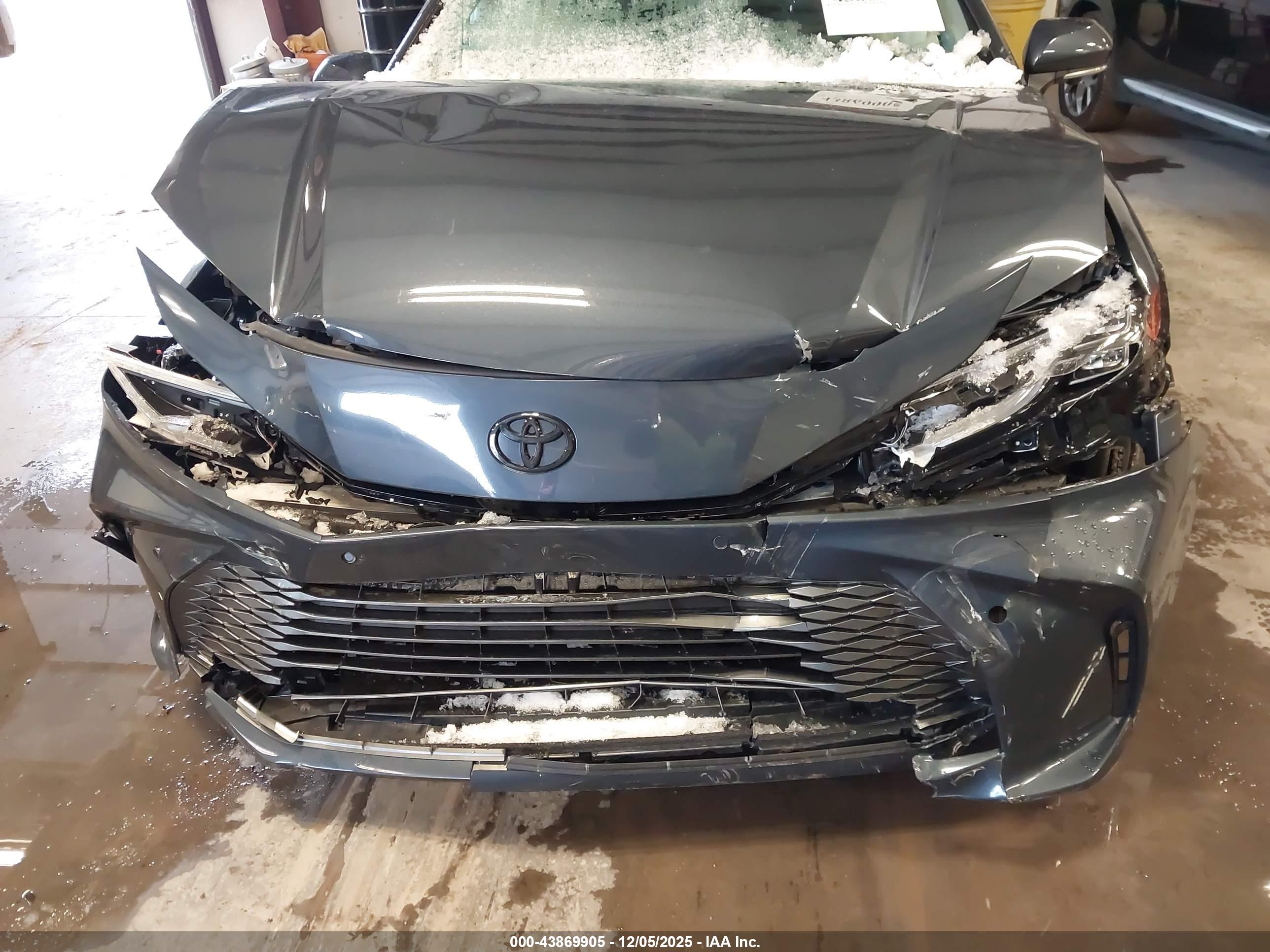 TOYOTA CAMRY image 6