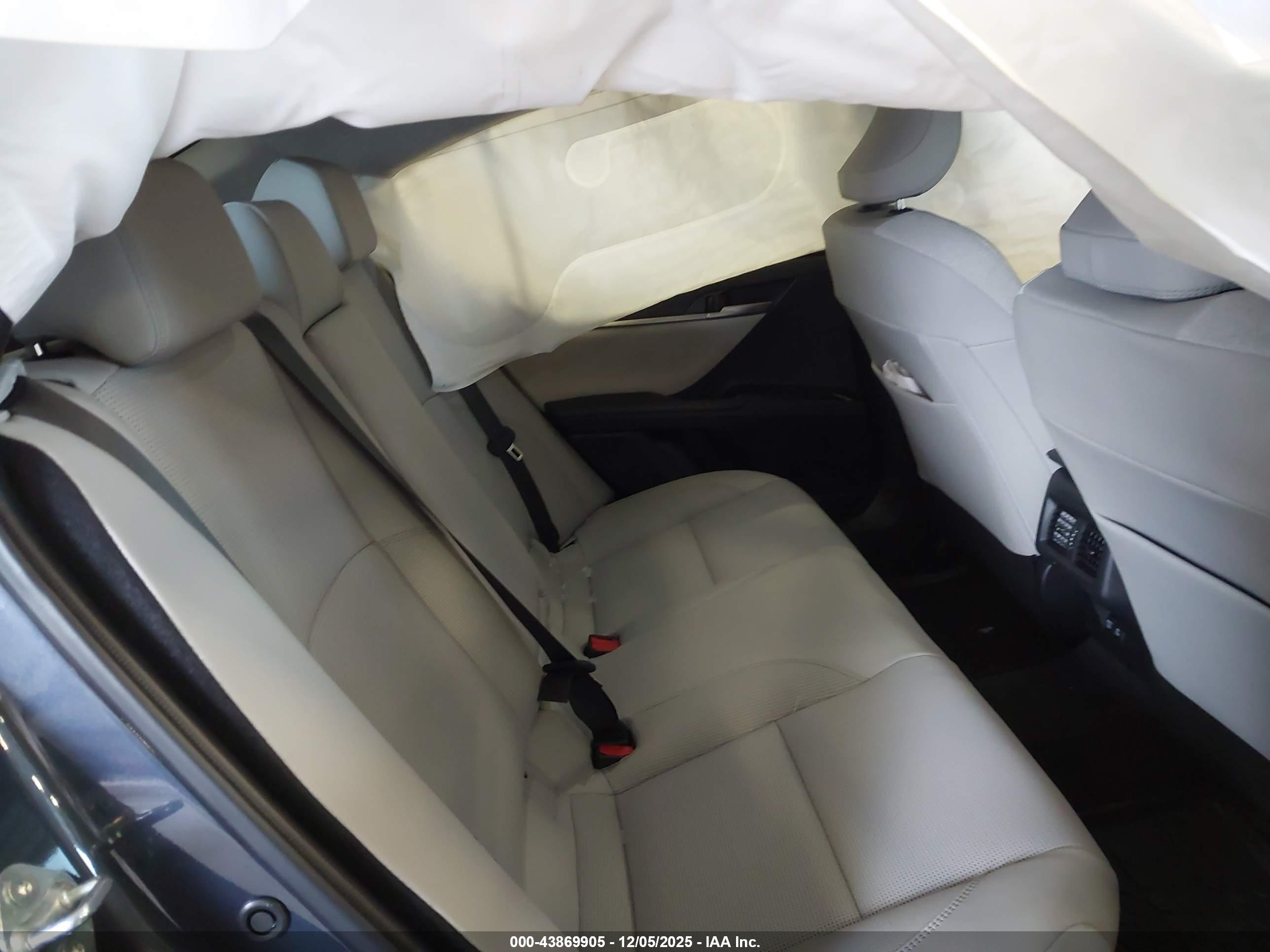 TOYOTA CAMRY image 8
