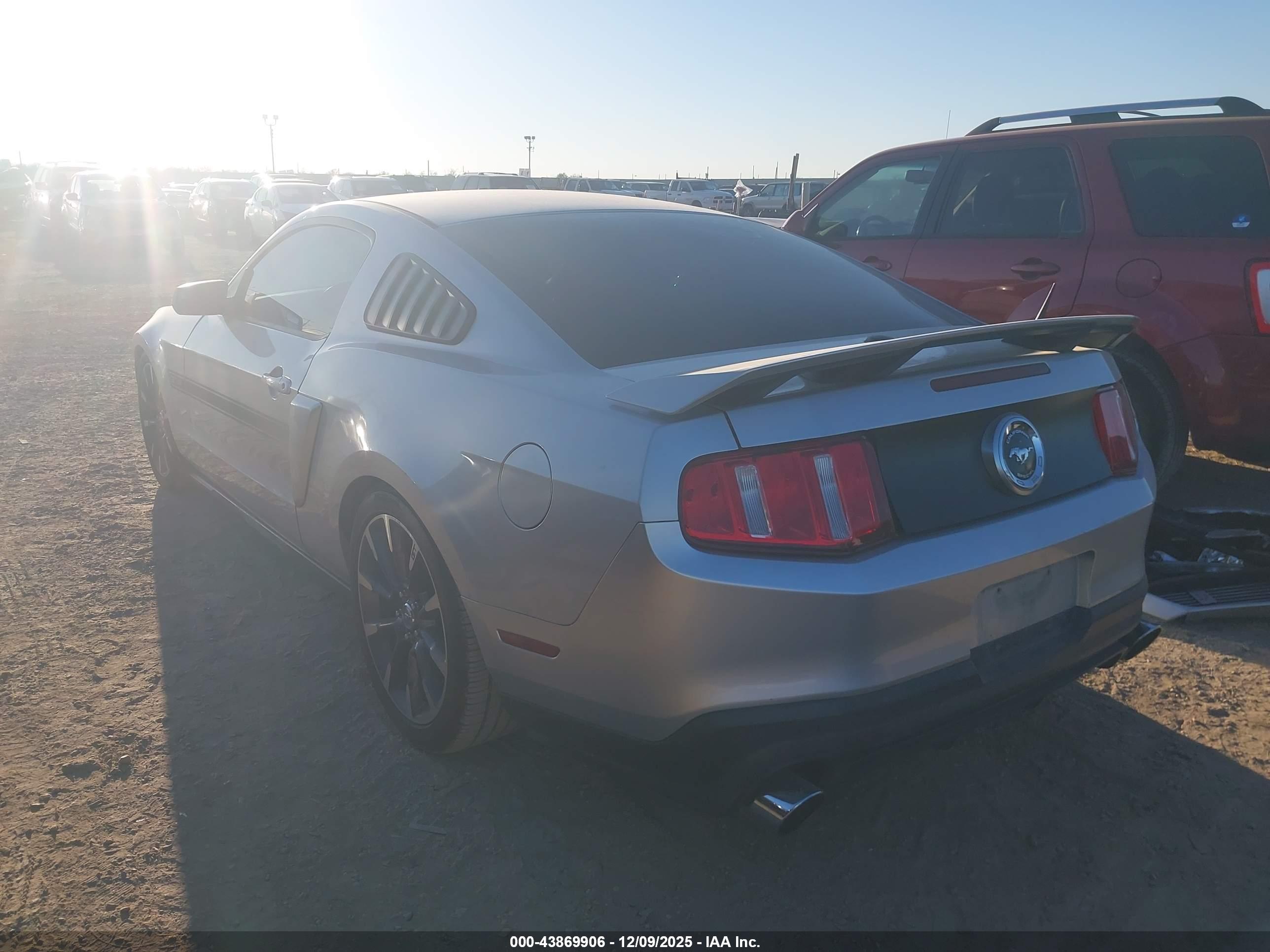 FORD MUSTANG image 3