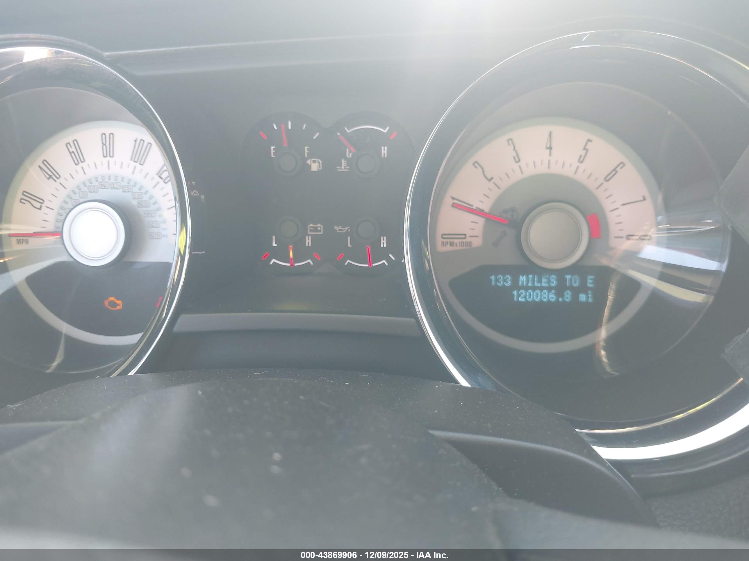 FORD MUSTANG image 7