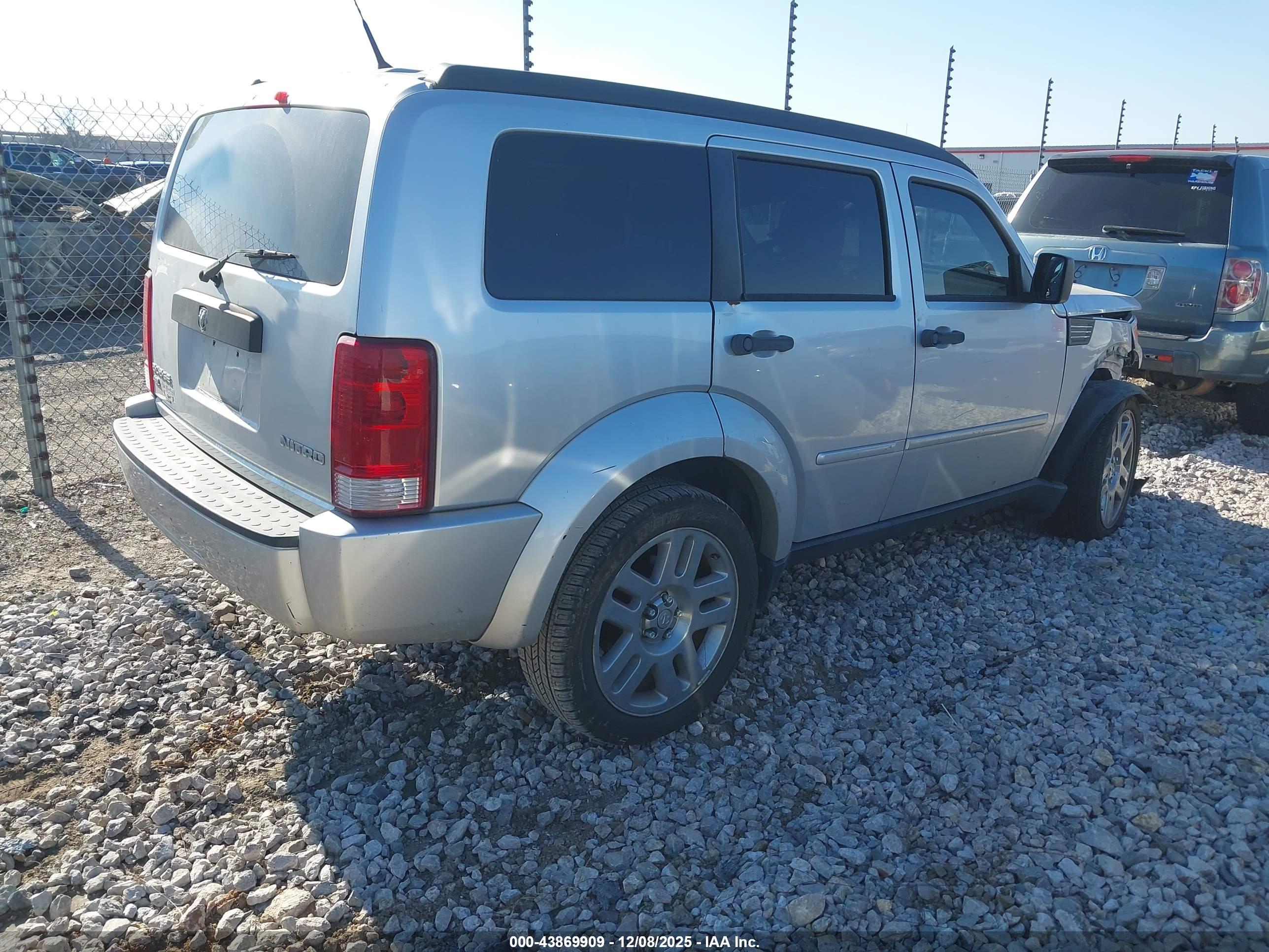 DODGE NITRO image 4