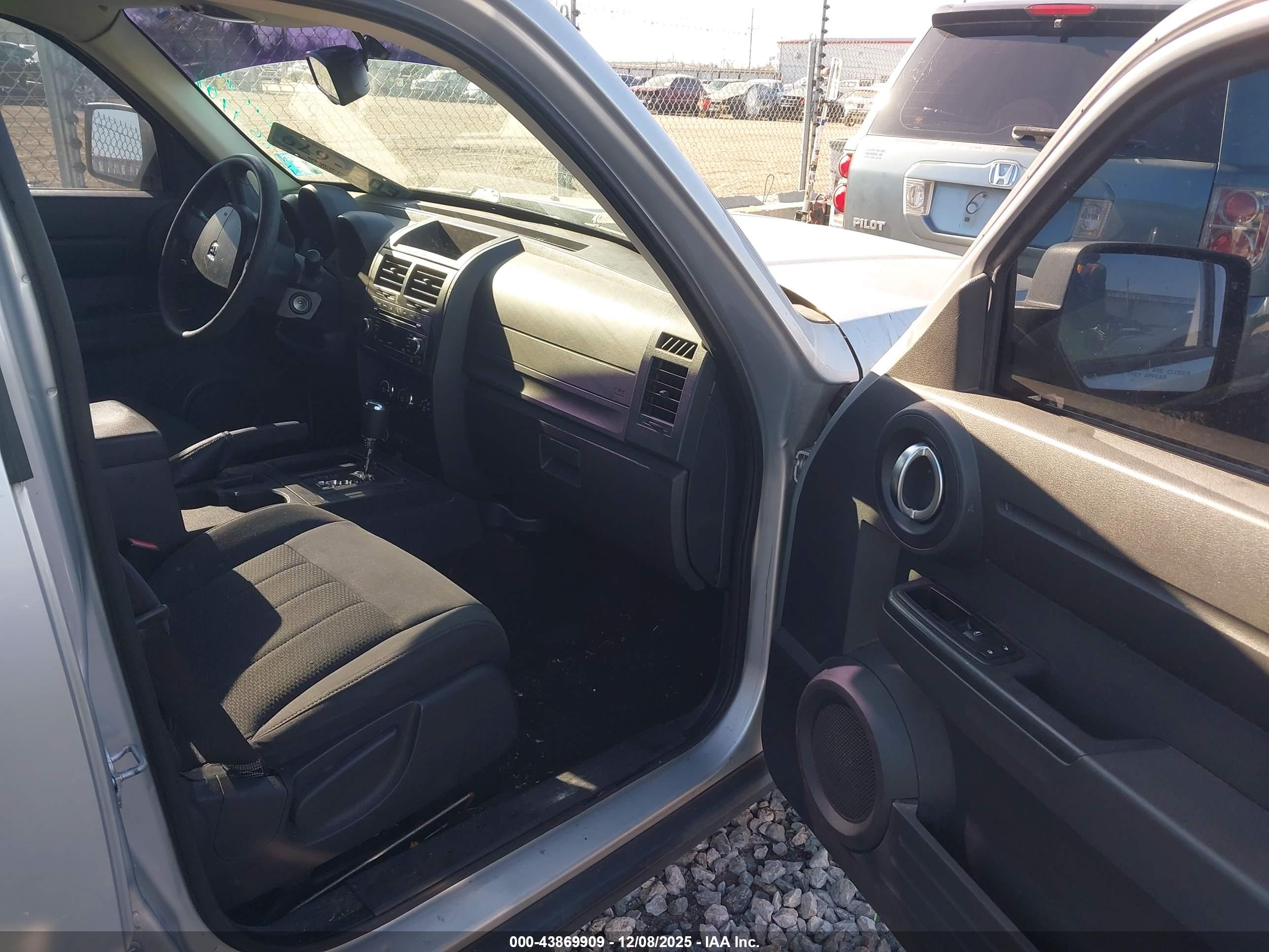 DODGE NITRO image 5