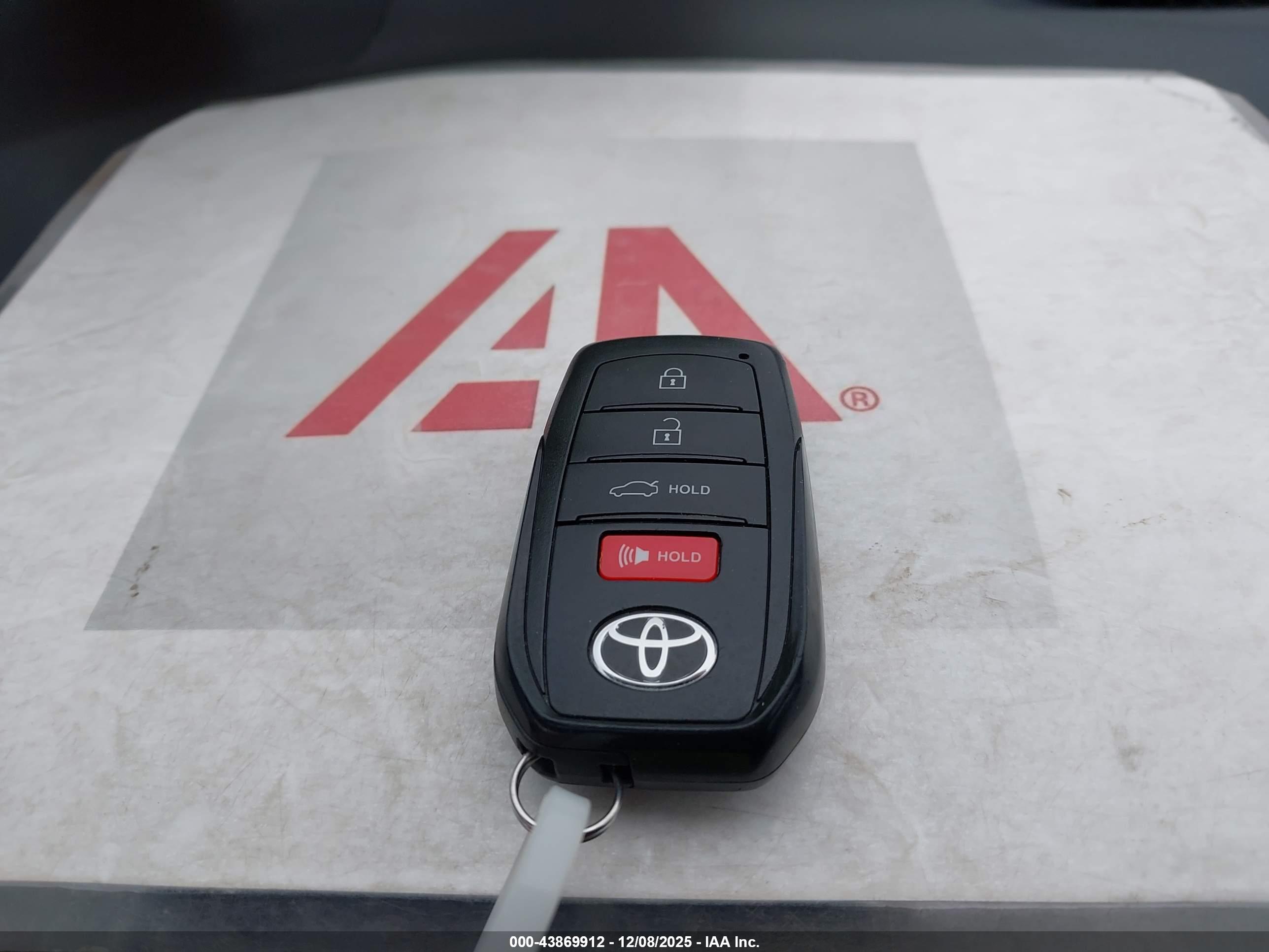TOYOTA CAMRY image 11