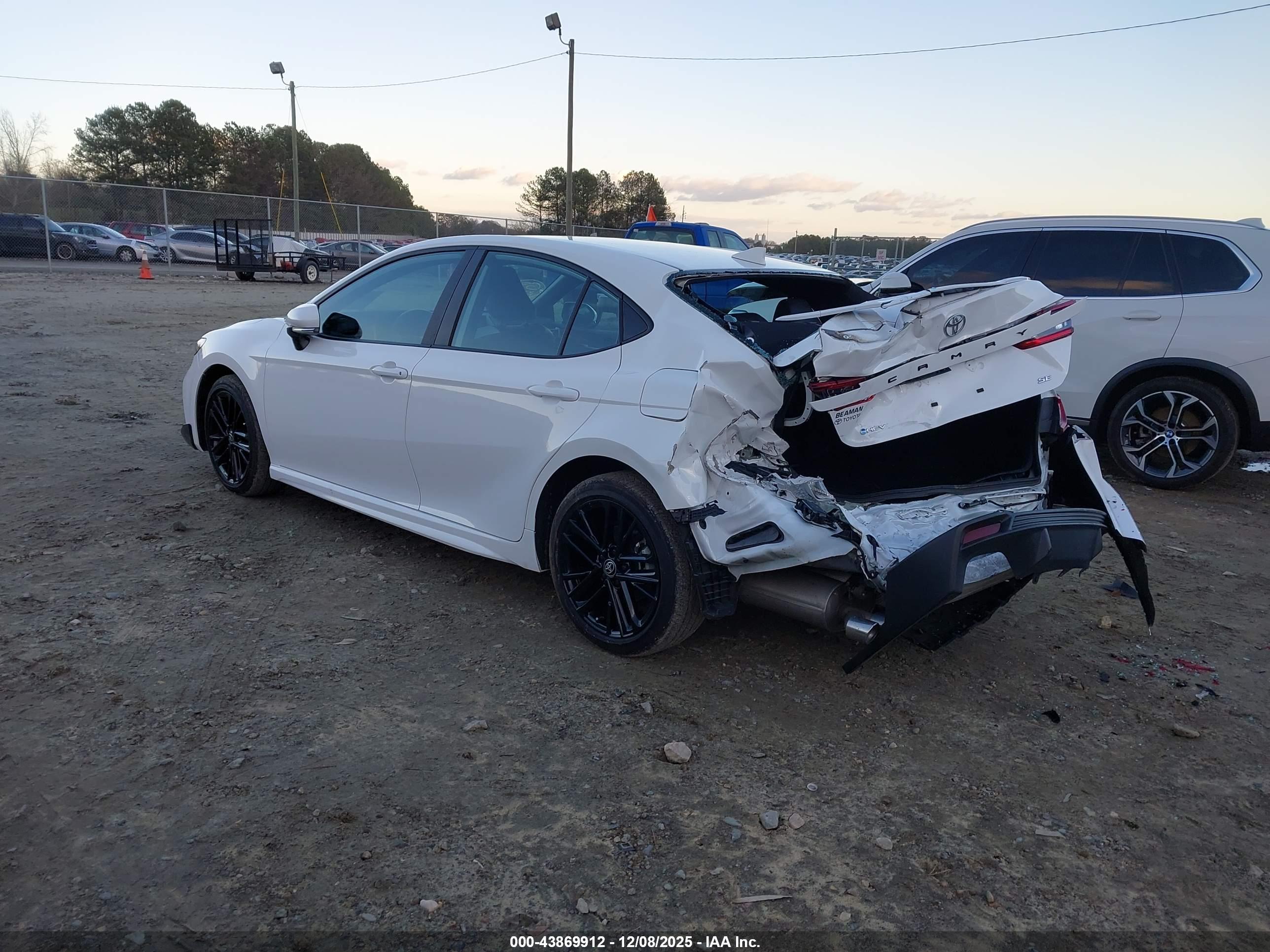 TOYOTA CAMRY image 3
