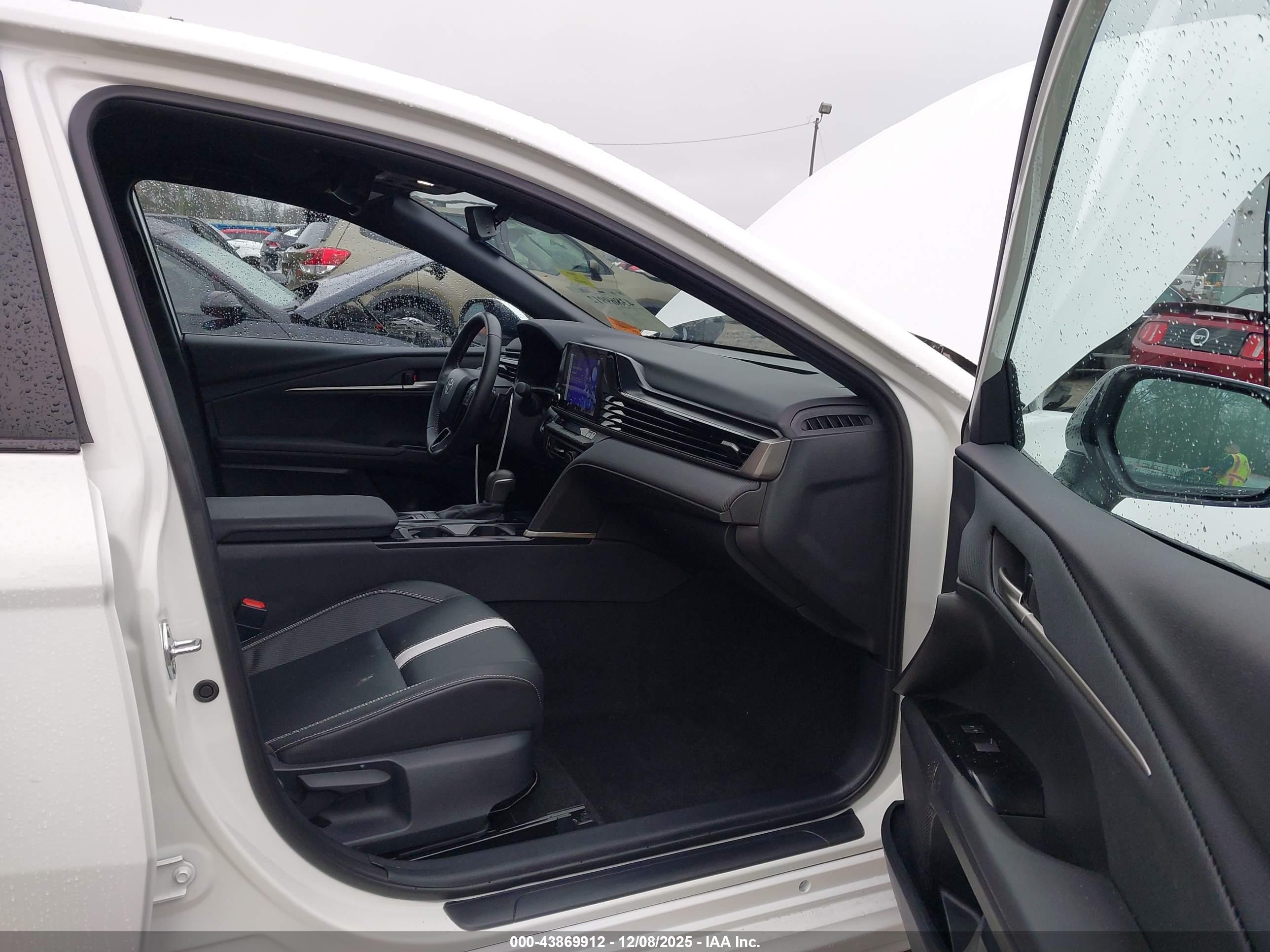 TOYOTA CAMRY image 5