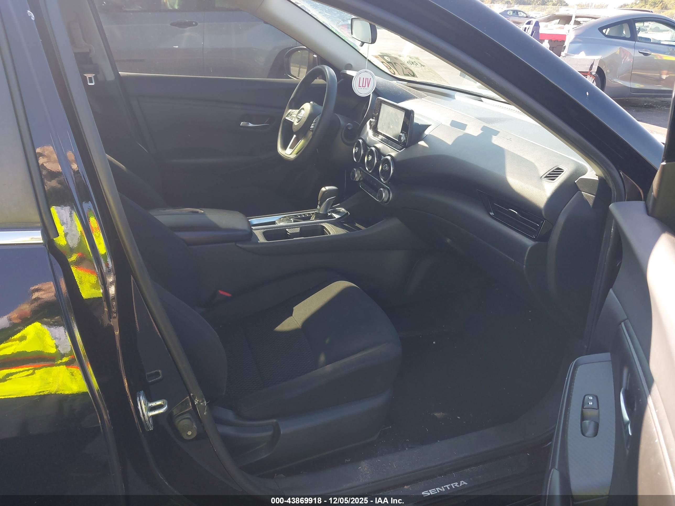 NISSAN SENTRA image 5