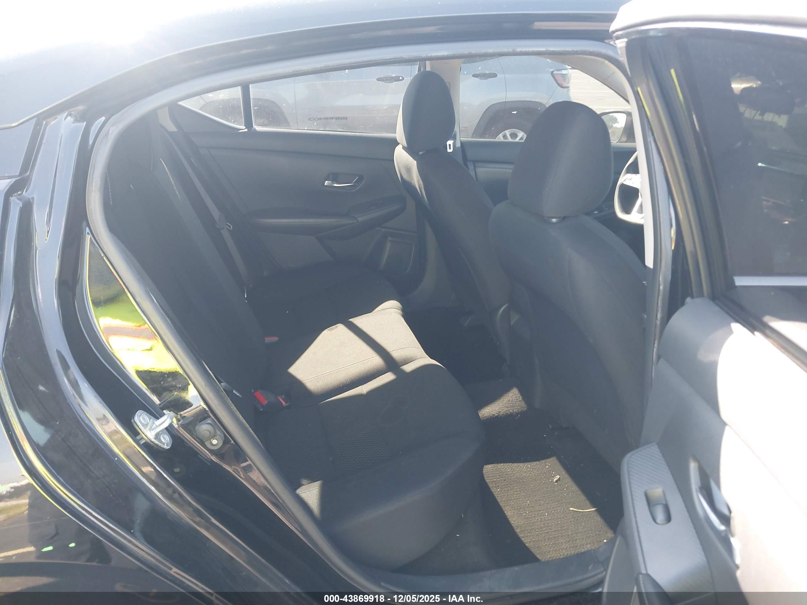 NISSAN SENTRA image 8