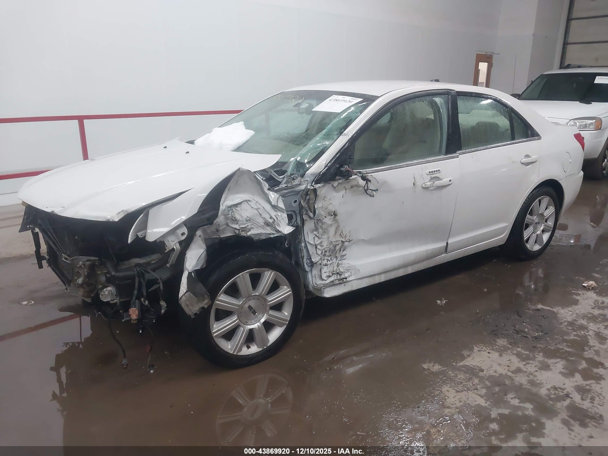 LINCOLN MKZ image 2