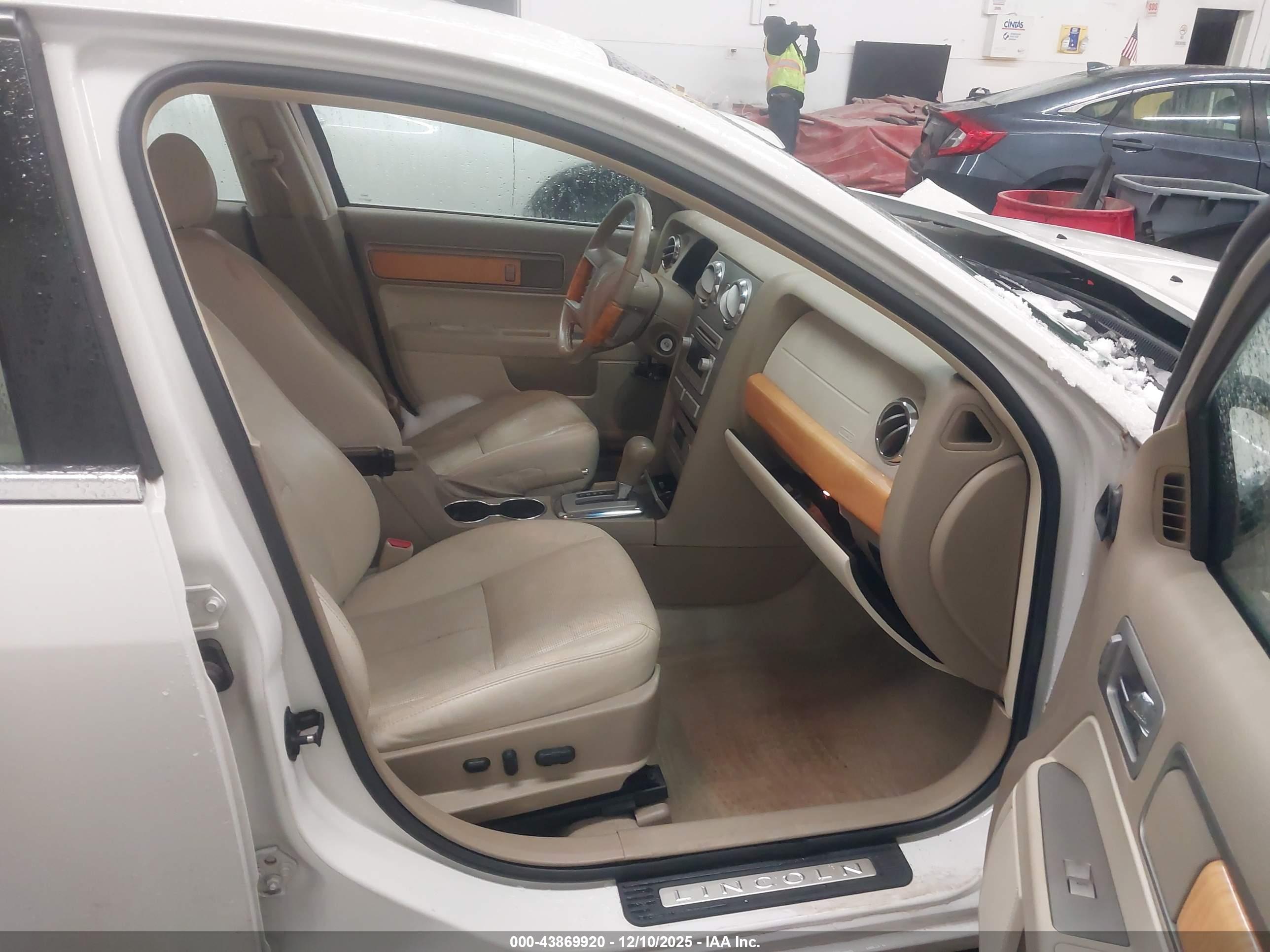LINCOLN MKZ image 5
