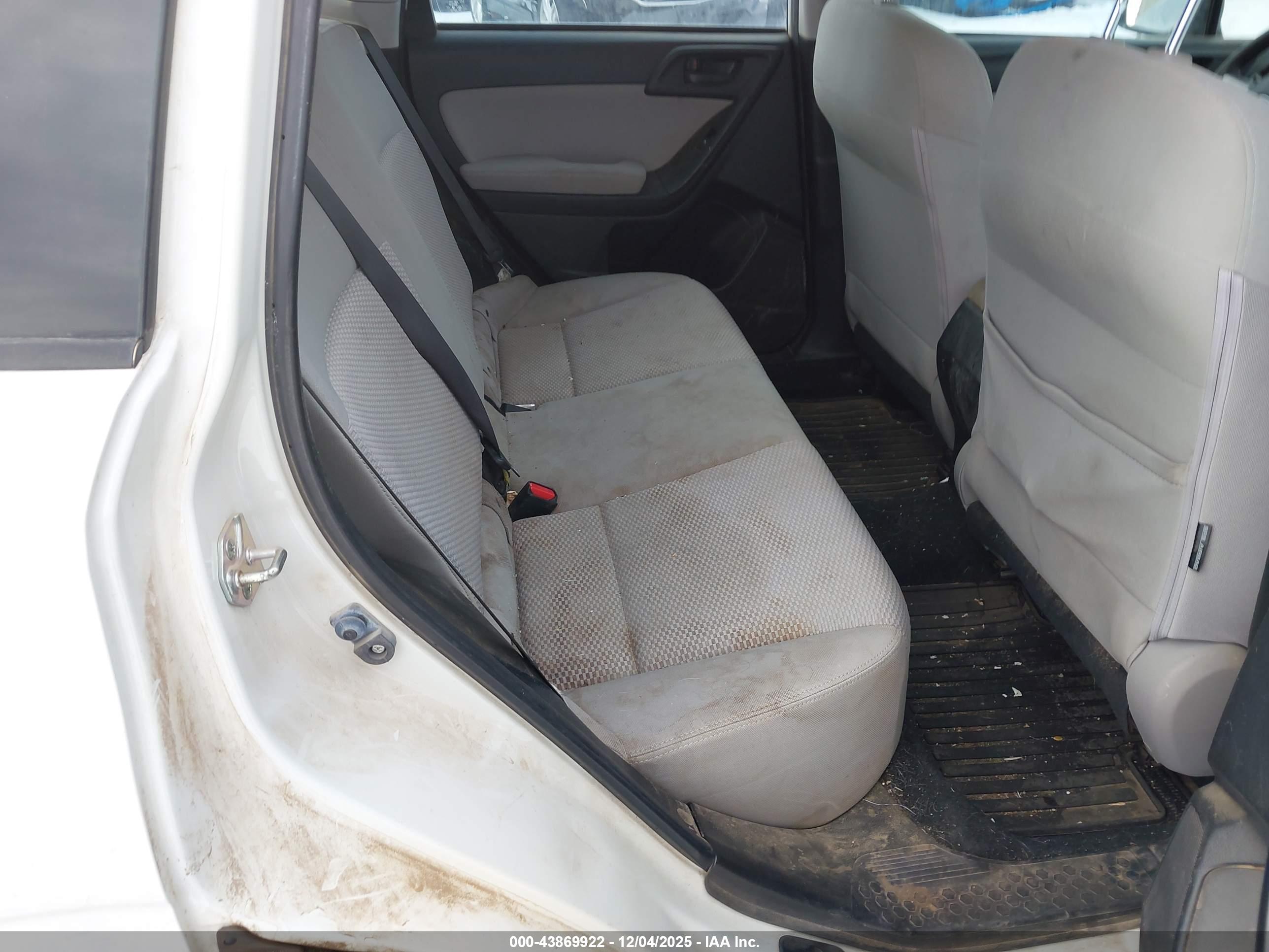 SUBARU FORESTER image 8