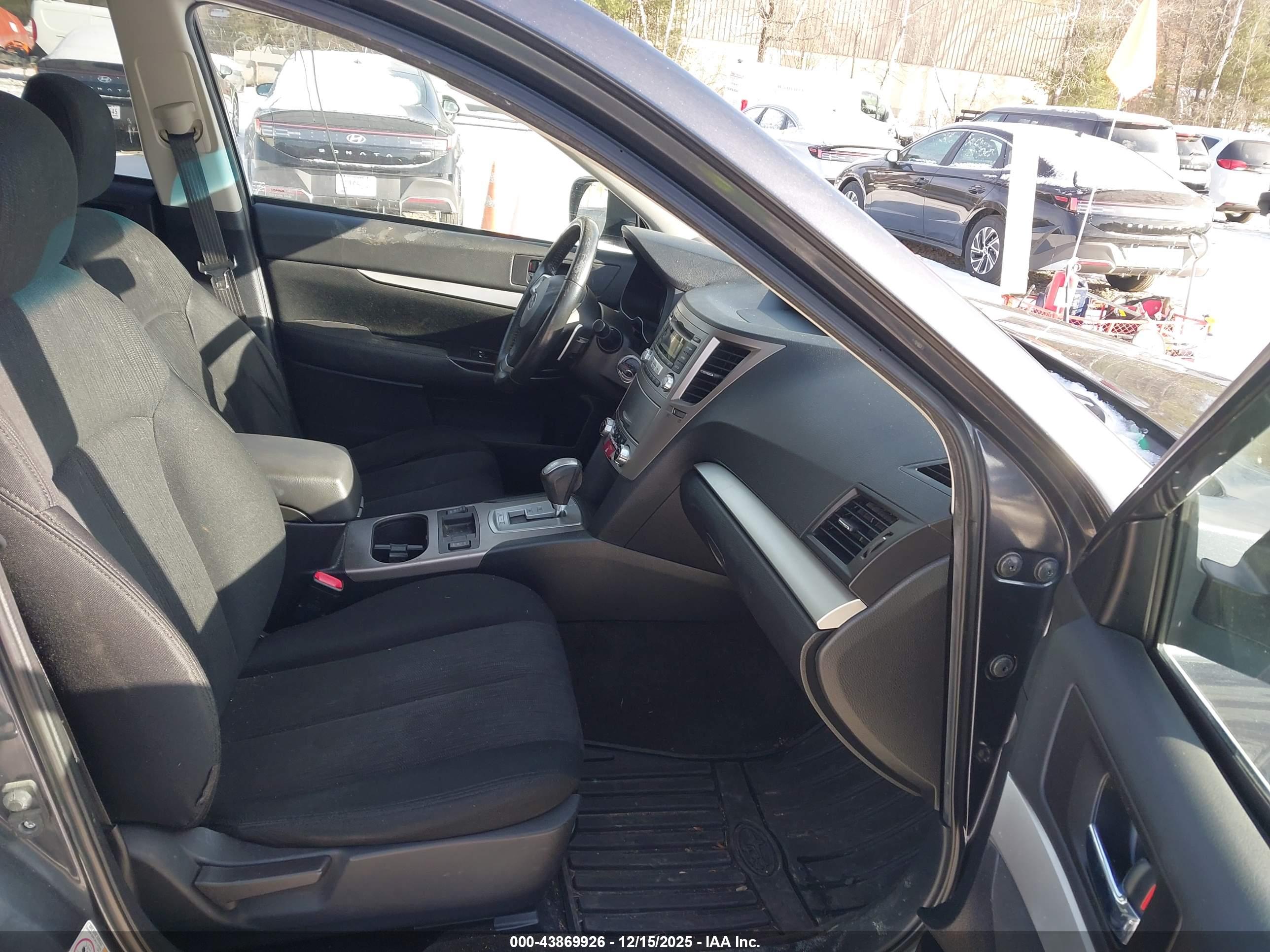 SUBARU OUTBACK image 5