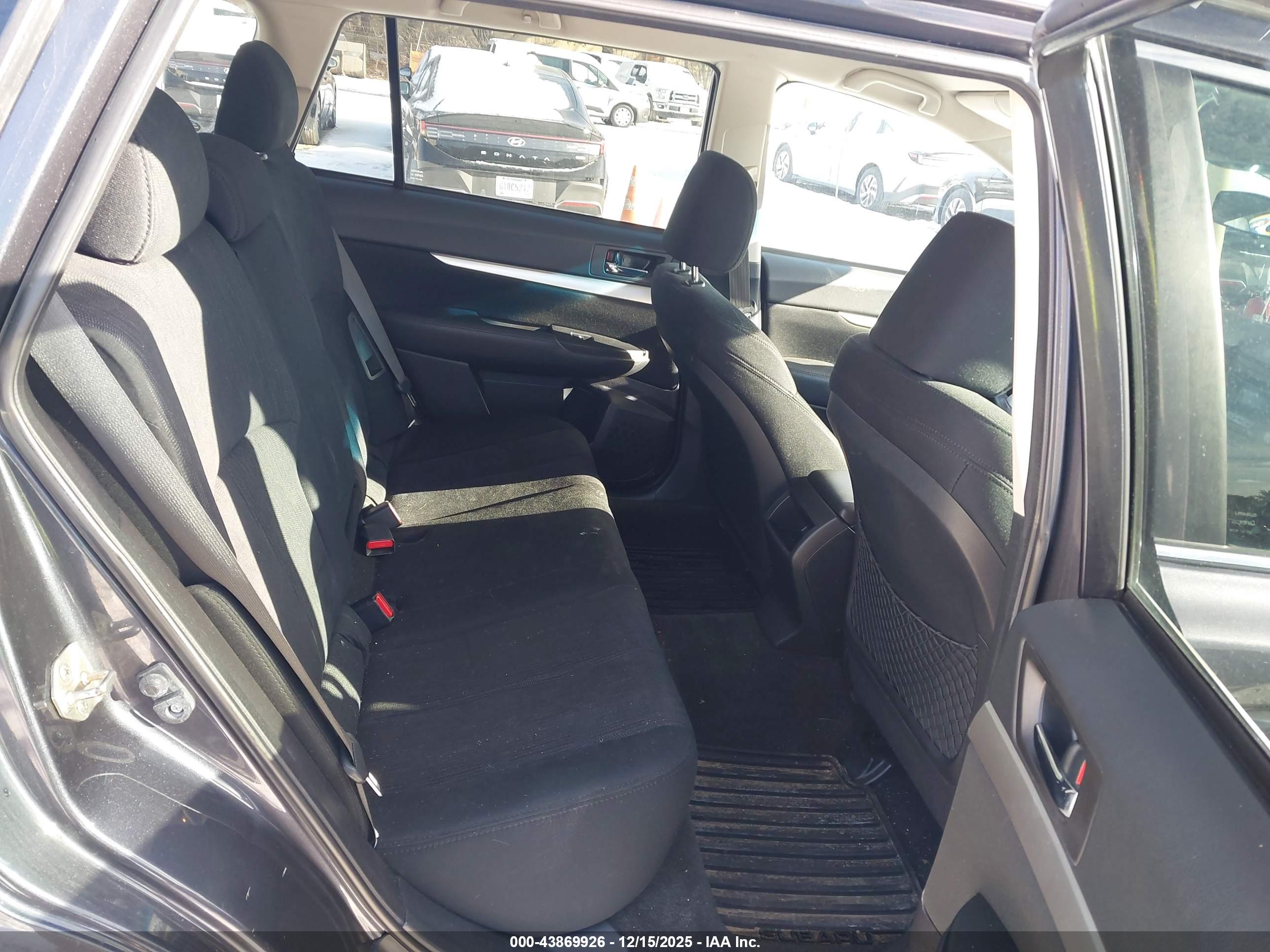 SUBARU OUTBACK image 8
