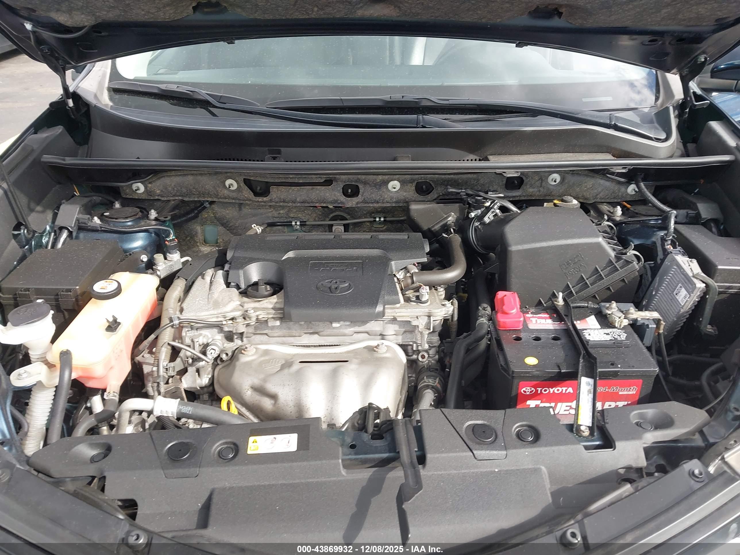TOYOTA RAV4 image 10