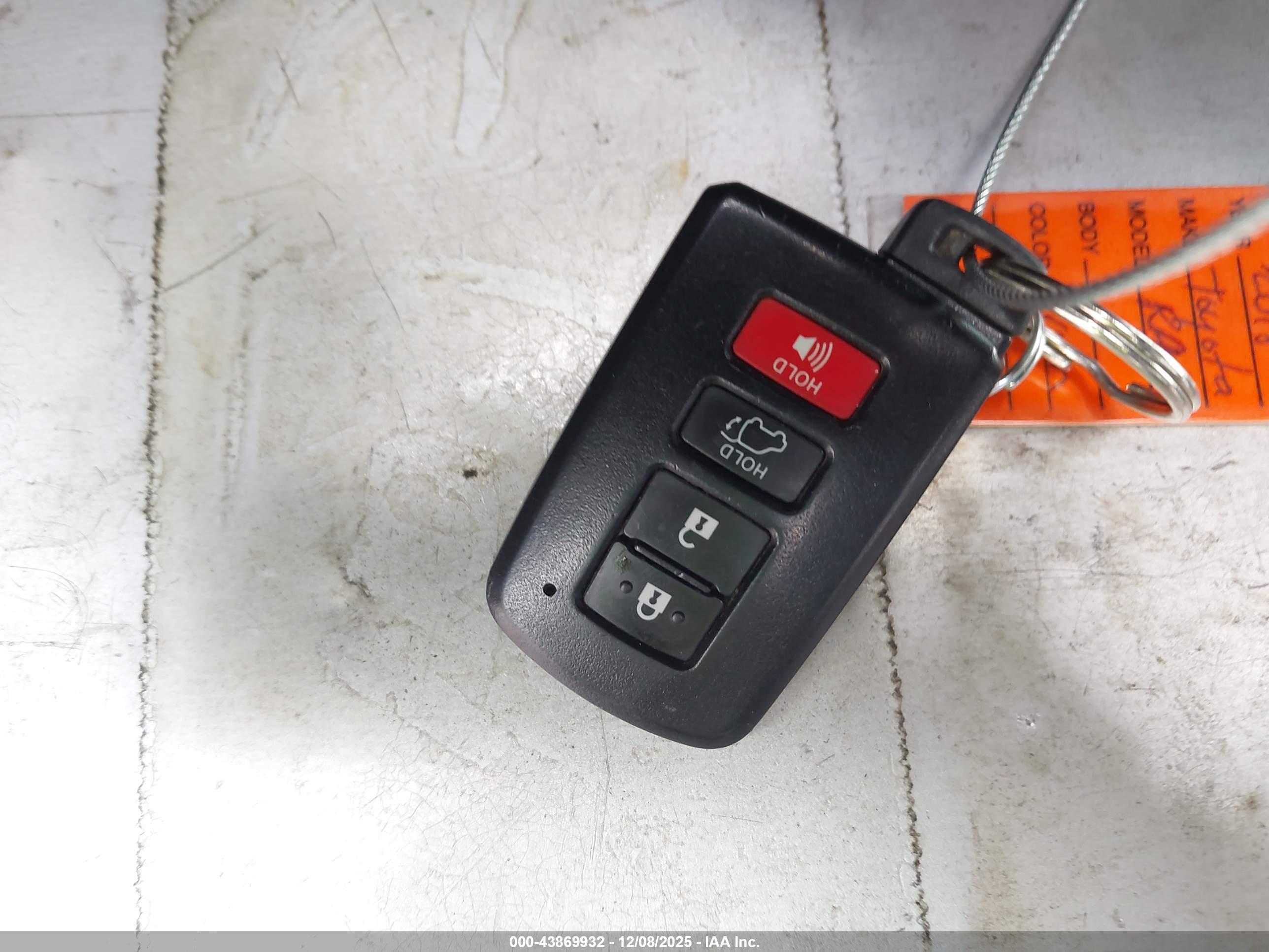 TOYOTA RAV4 image 11