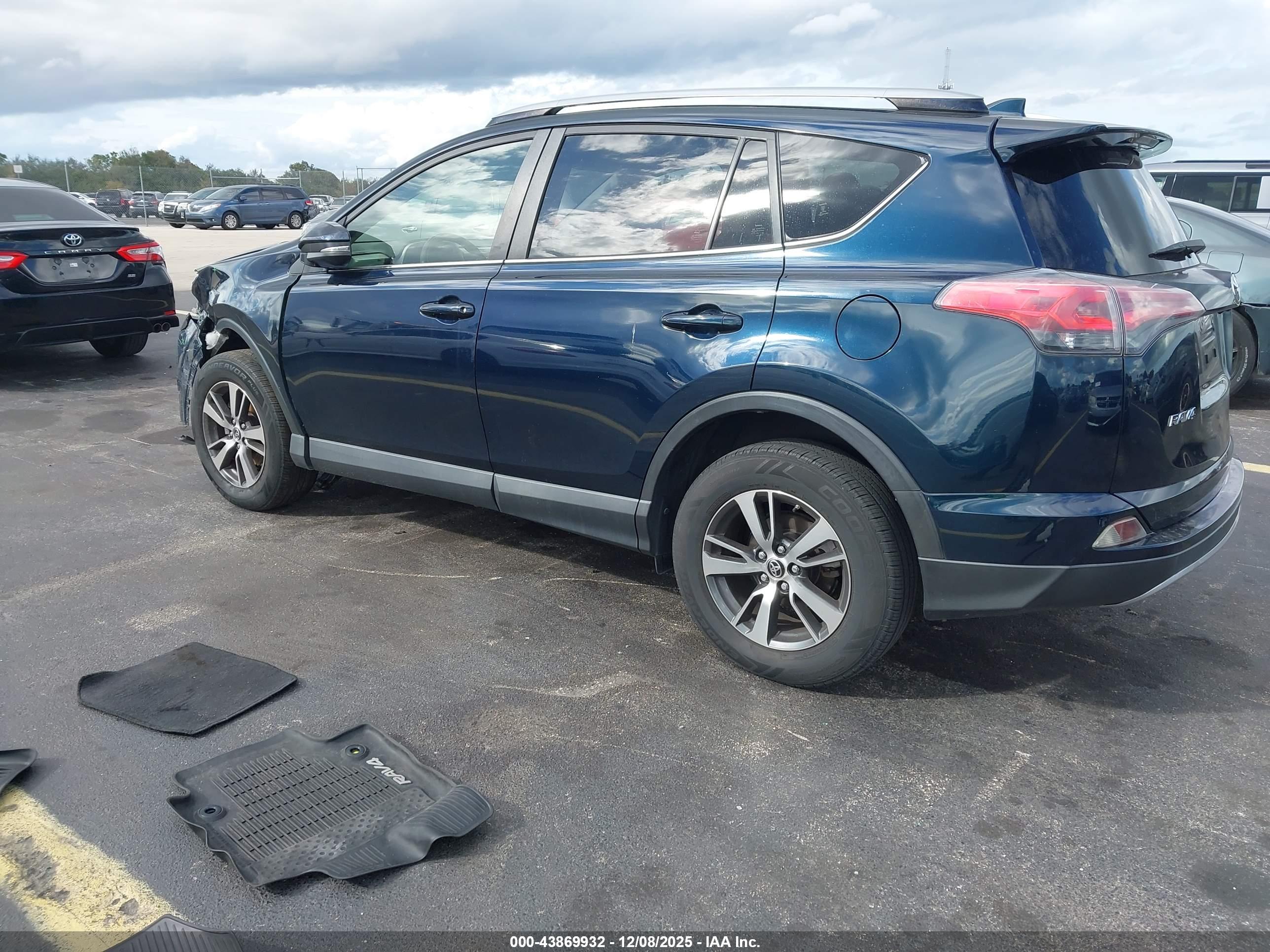 TOYOTA RAV4 image 3