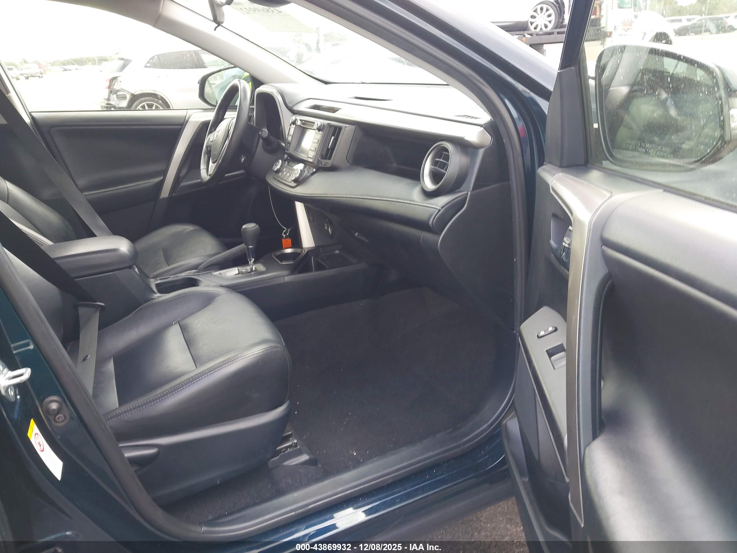 TOYOTA RAV4 image 5