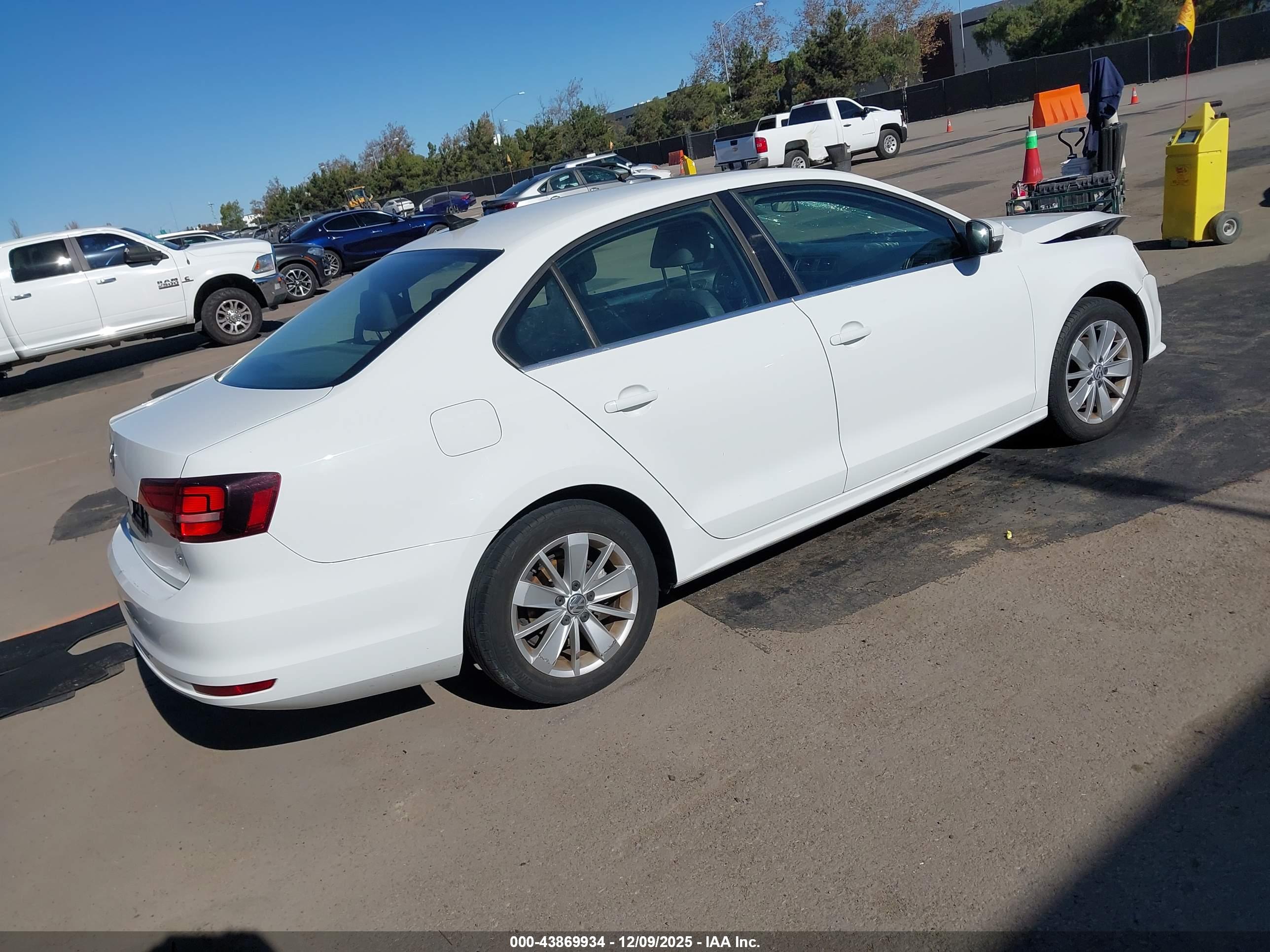 VOLKSWAGEN JETTA image 4