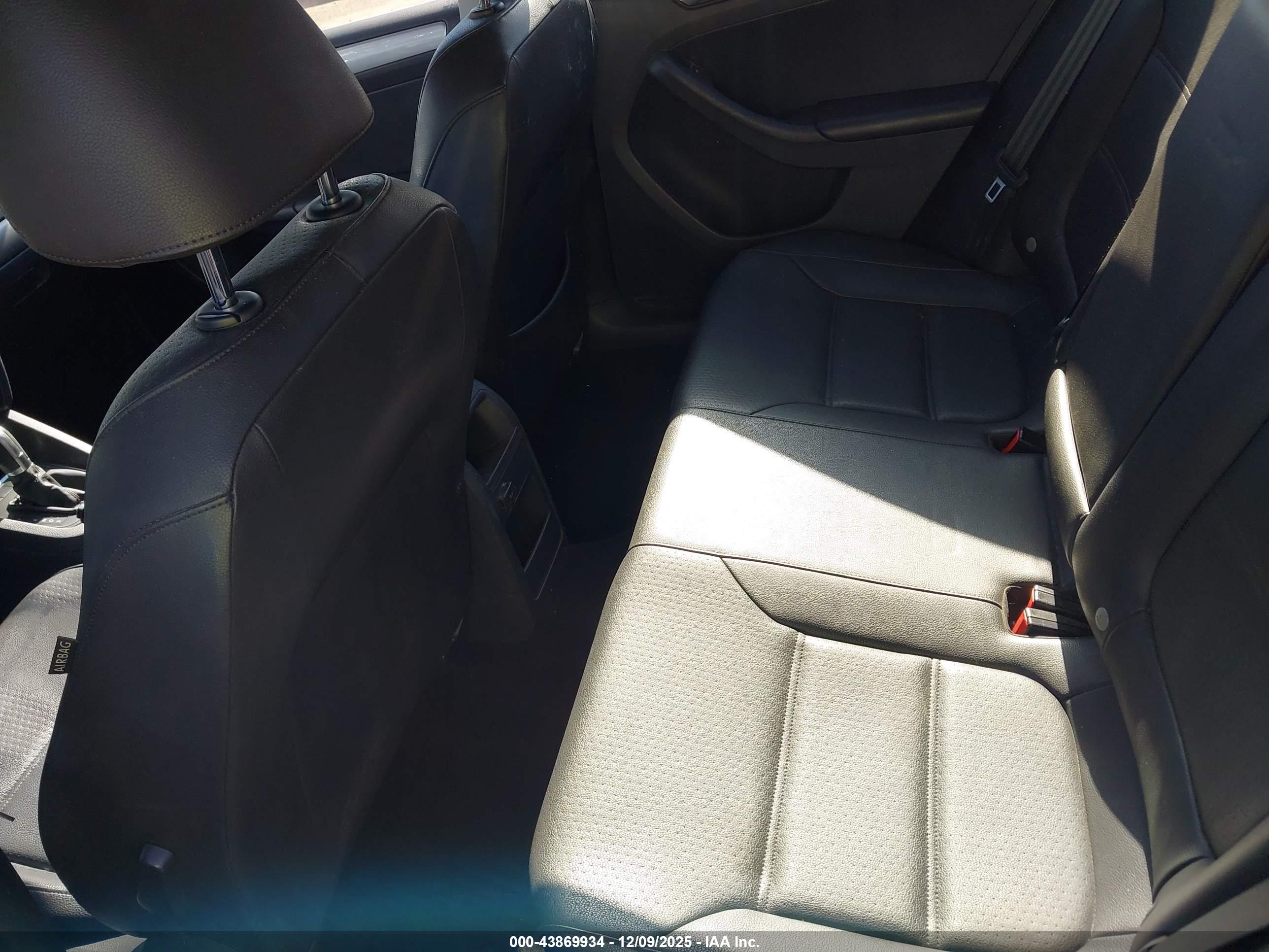 VOLKSWAGEN JETTA image 8