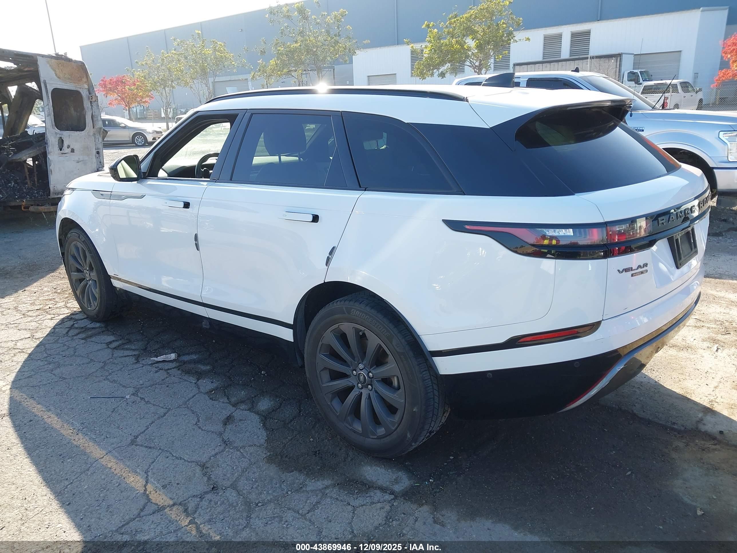 LAND ROVER image 3